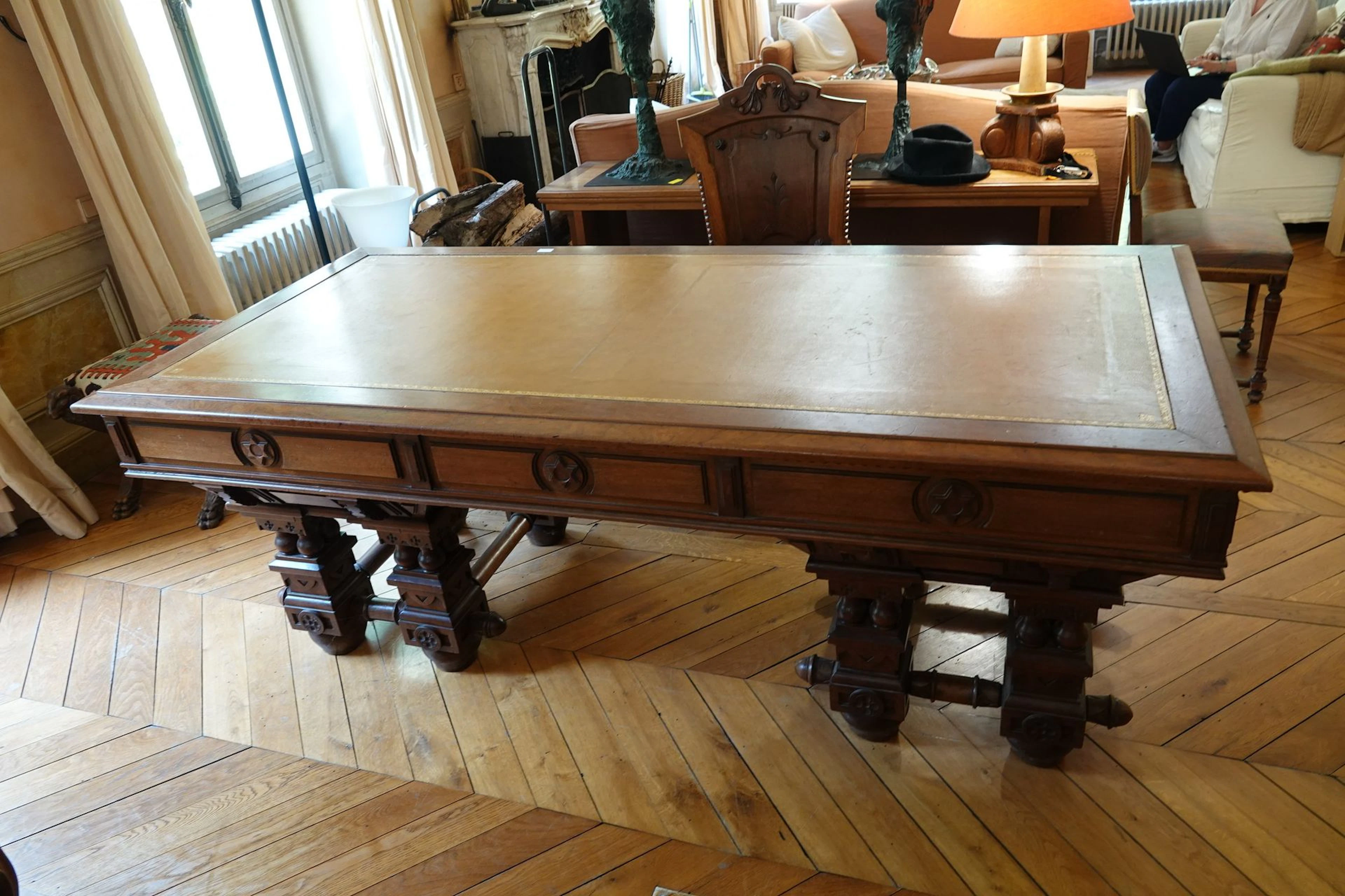 Large, richly carved natural wood desk - Lot 621