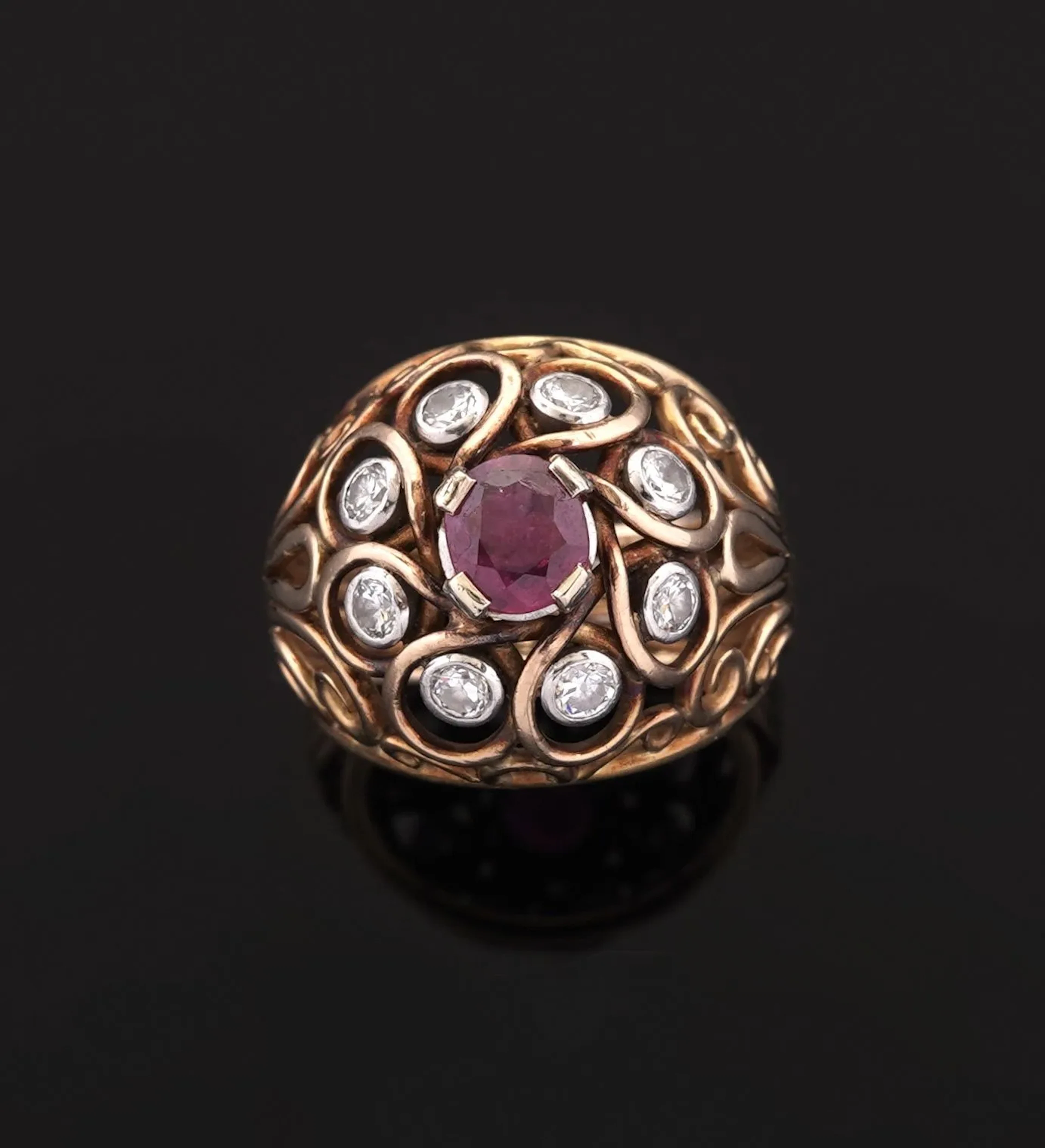 A dome-shaped ring in 18k yellow gold (750 parts per thousan - Lot 296