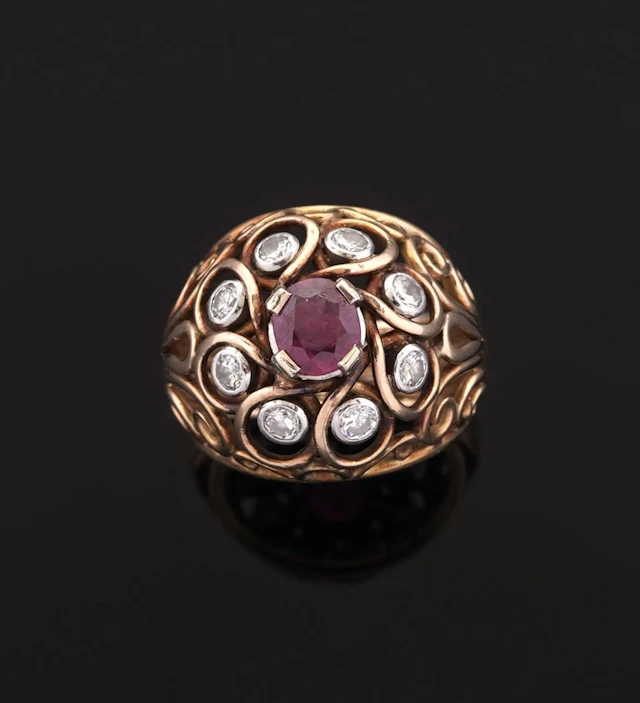 A dome-shaped ring in 18k yellow gold (750 parts per thousan - Lot 296