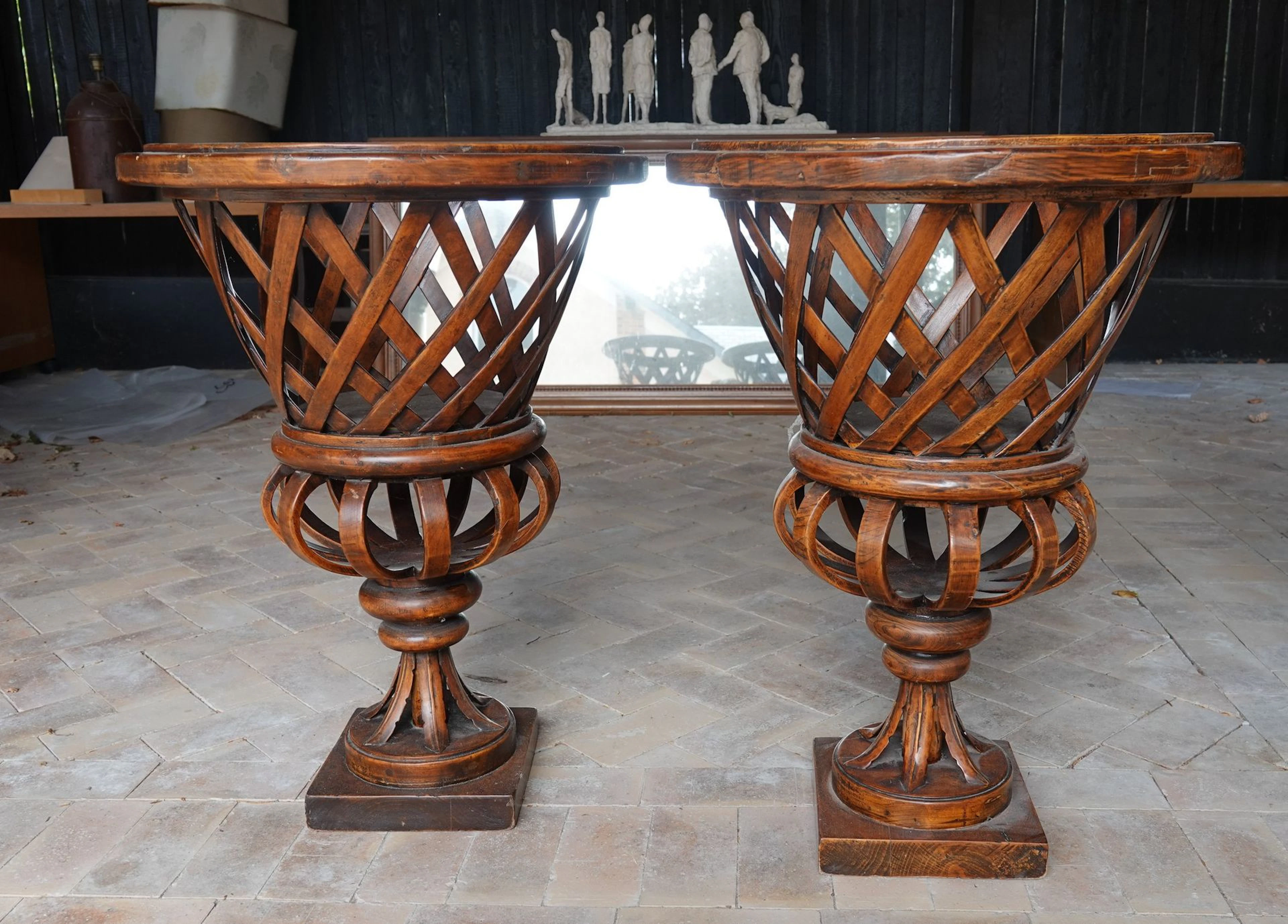 Pair of mahogany and mahogany-veneered planters with a baske - Lot 614