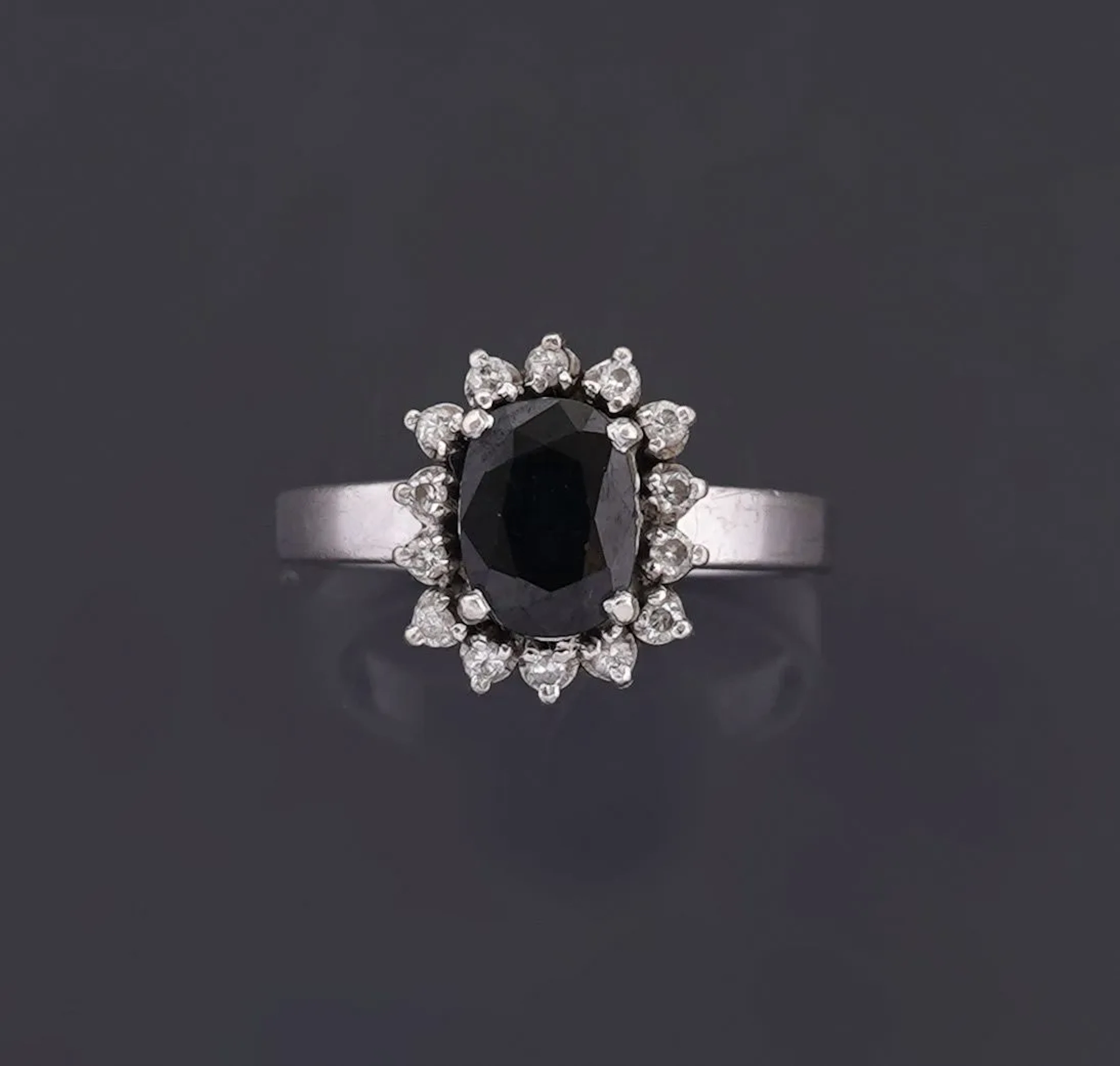 18k white gold daisy ring (750 parts per thousand), set with - Lot 327
