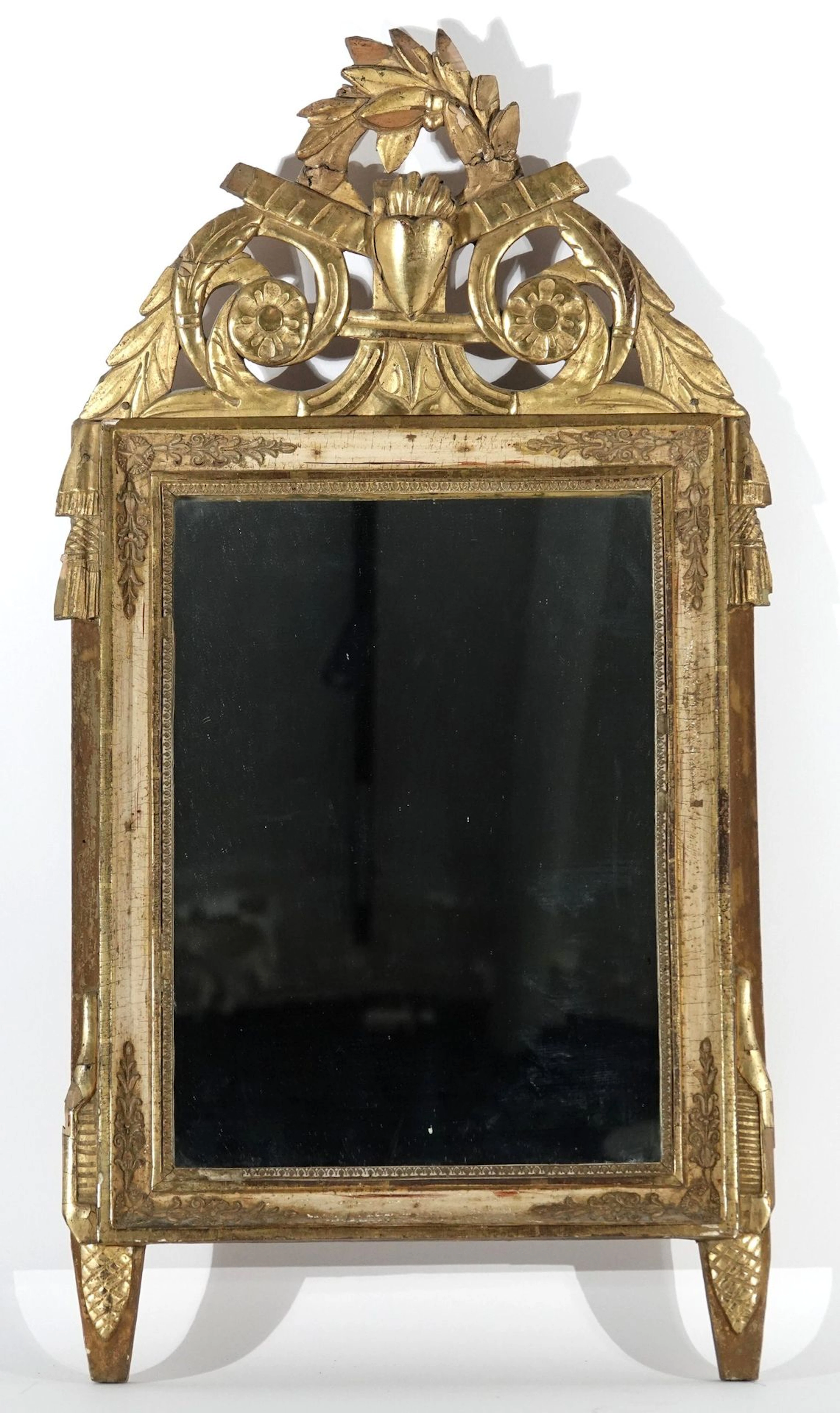 Rectangular mirror in carved and gilded wood surmounted by a - Lot 273