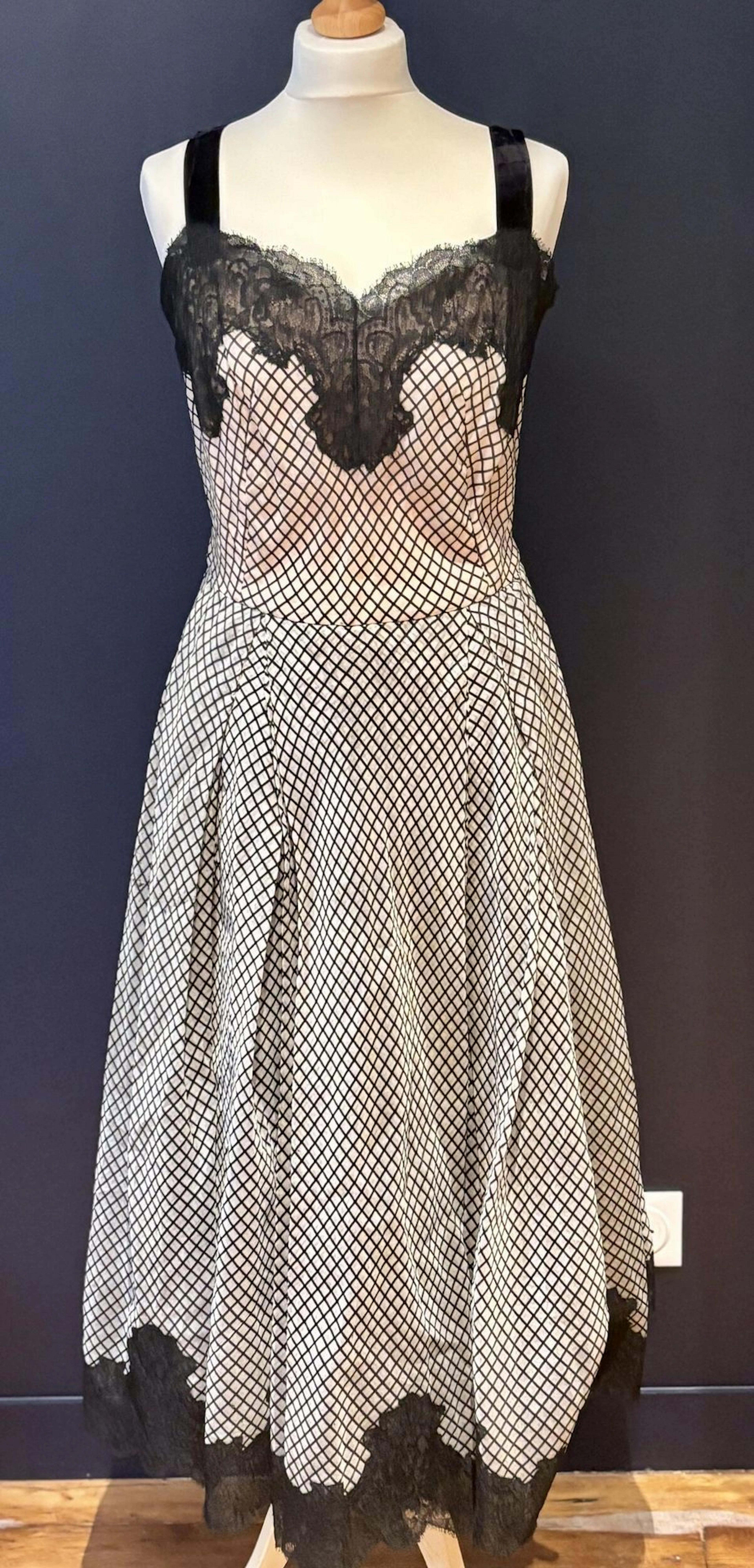 PIERRE BALMAIN Boutique - Lot 8