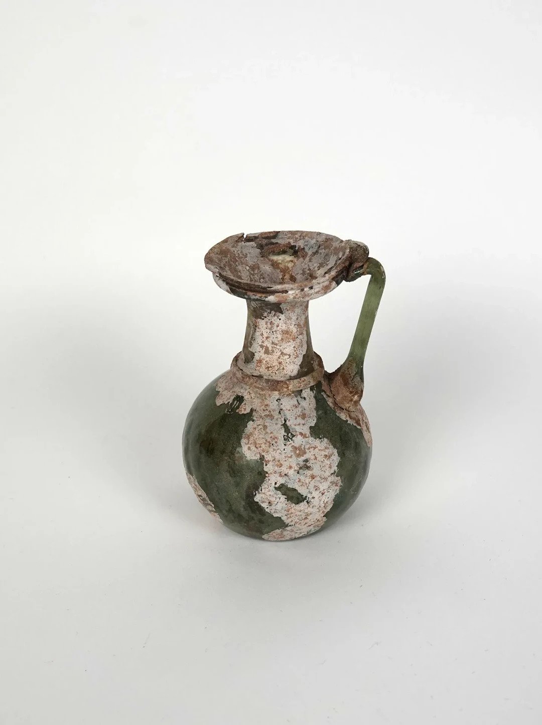 Large jug with a handle, decorated with raised bands - Lot 235