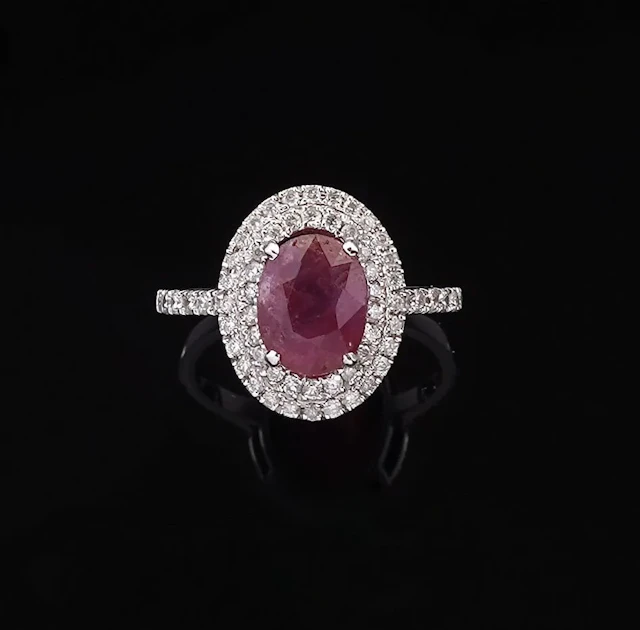 An 18k white gold ring (750 parts per thousand) set with a 2 - Lot 300