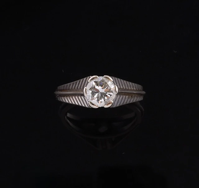 Solitaire, in 18K 750 thousandths white gold, set with a mod - Lot 224