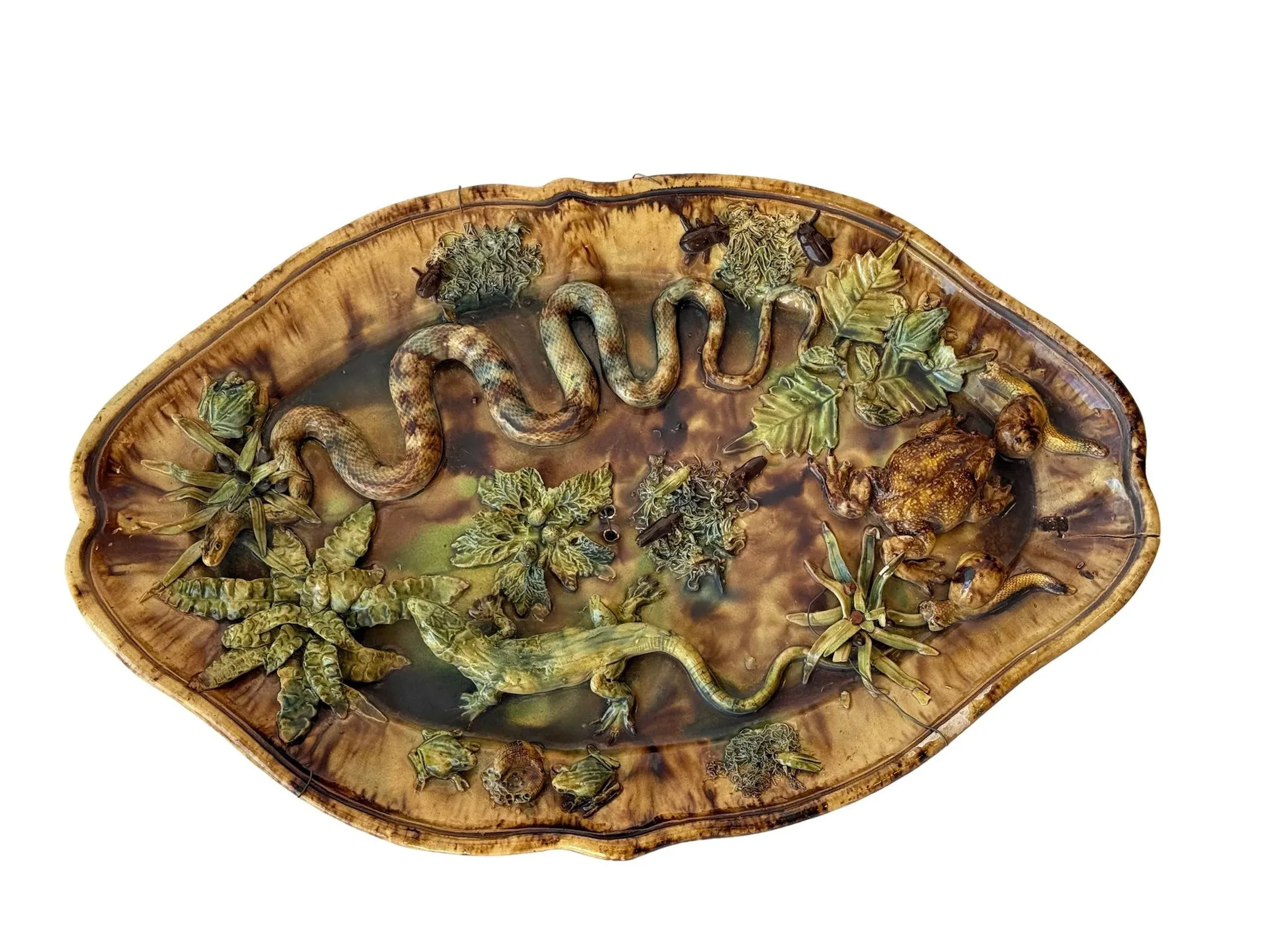 Large oval-shaped dish with scalloped edges, made of brown-g - Lot 100