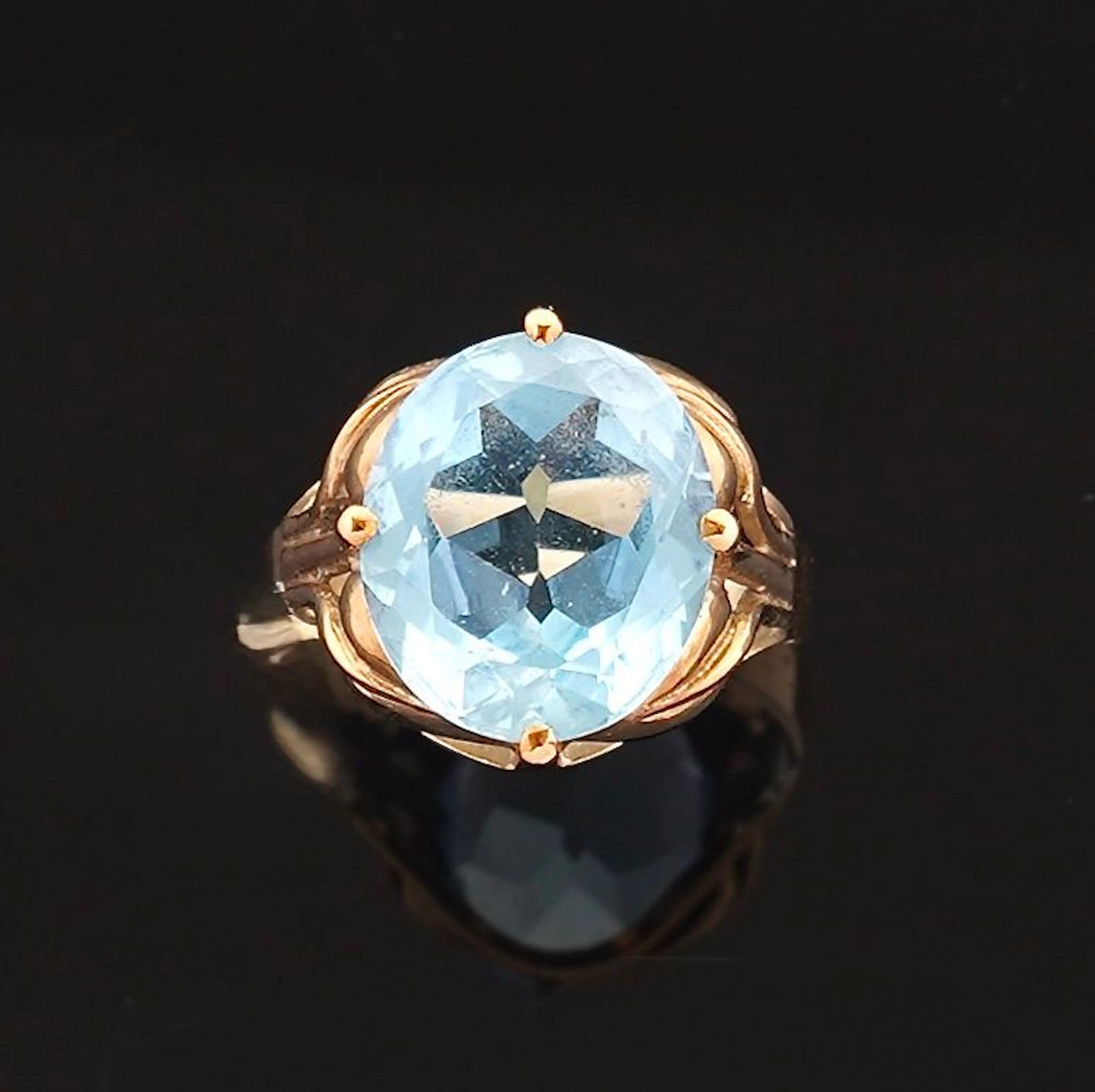 18k yellow gold cocktail ring (750 parts per thousand), feat - Lot 169