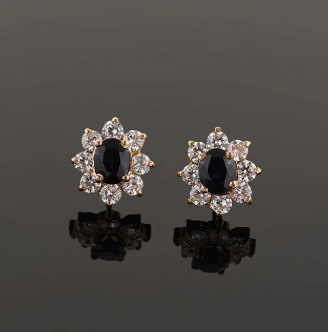 Pair of 18k yellow gold (750) earrings featuring an oval-cut - Lot 211