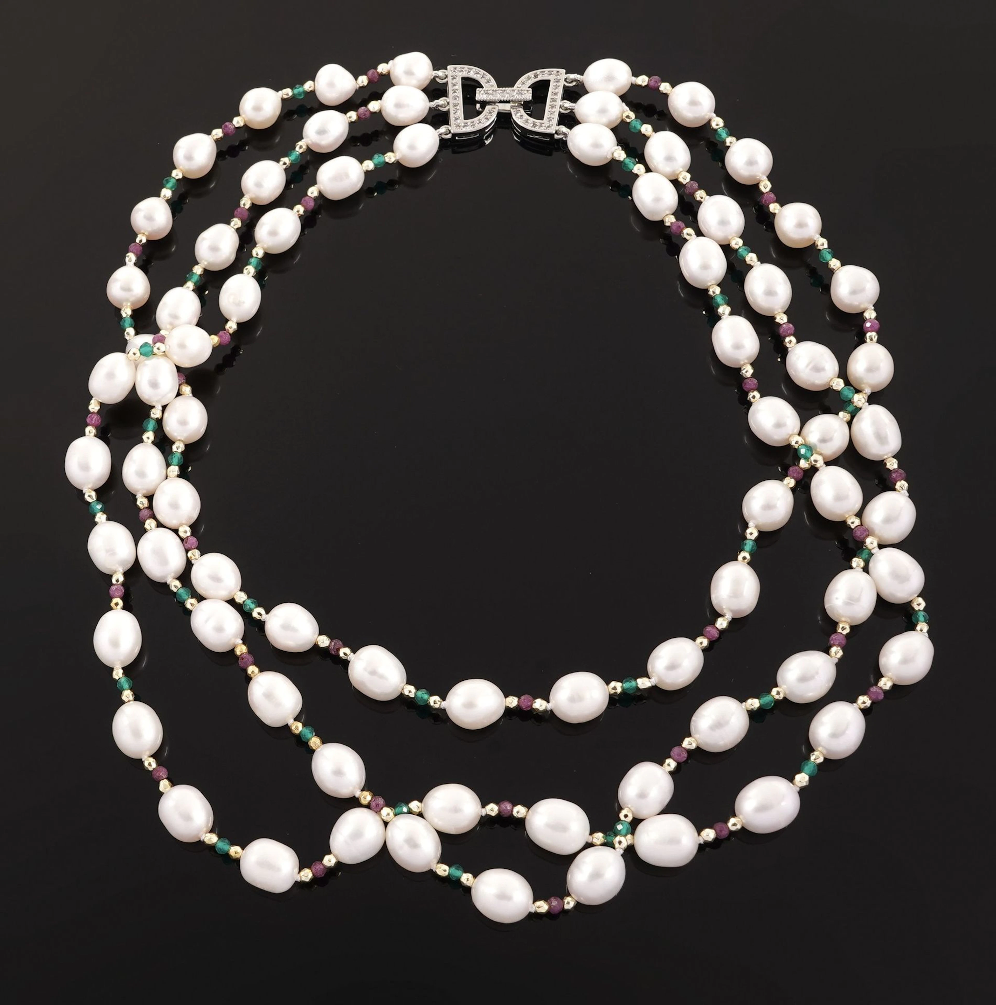 A 3-strand necklace composed of 75 freshwater pearls alterna - Lot 65