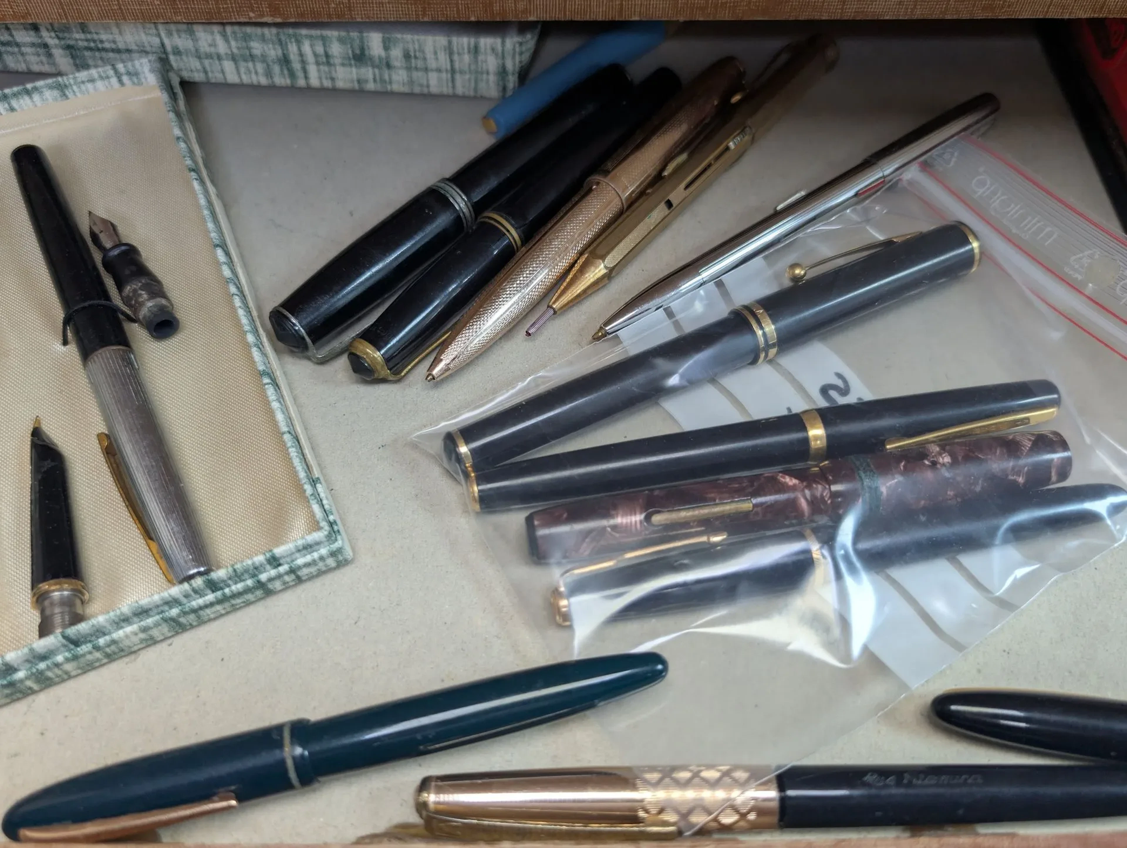 A set of writing instruments including pens—such as Waterman - Lot 2
