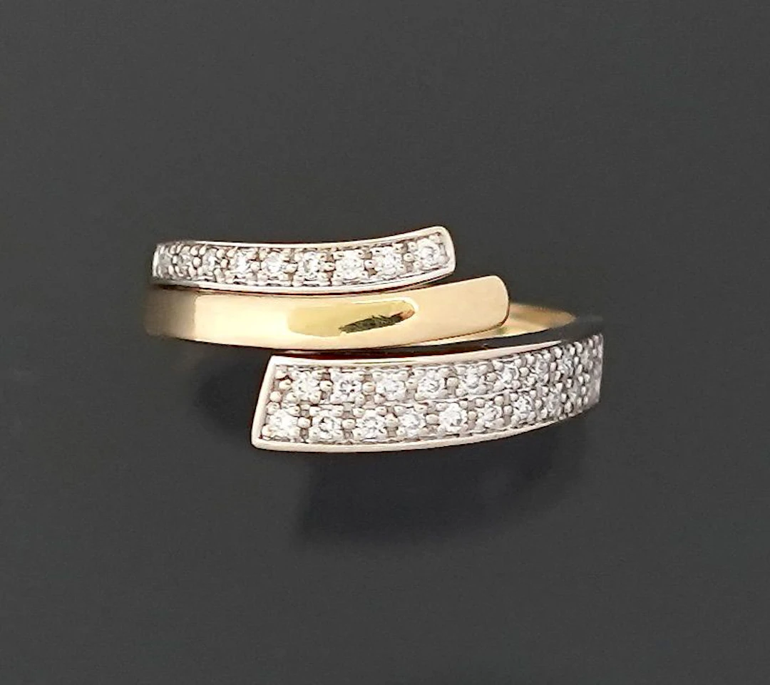 Asymmetrical, open-style modernist ring in two shades of 18K - Lot 196