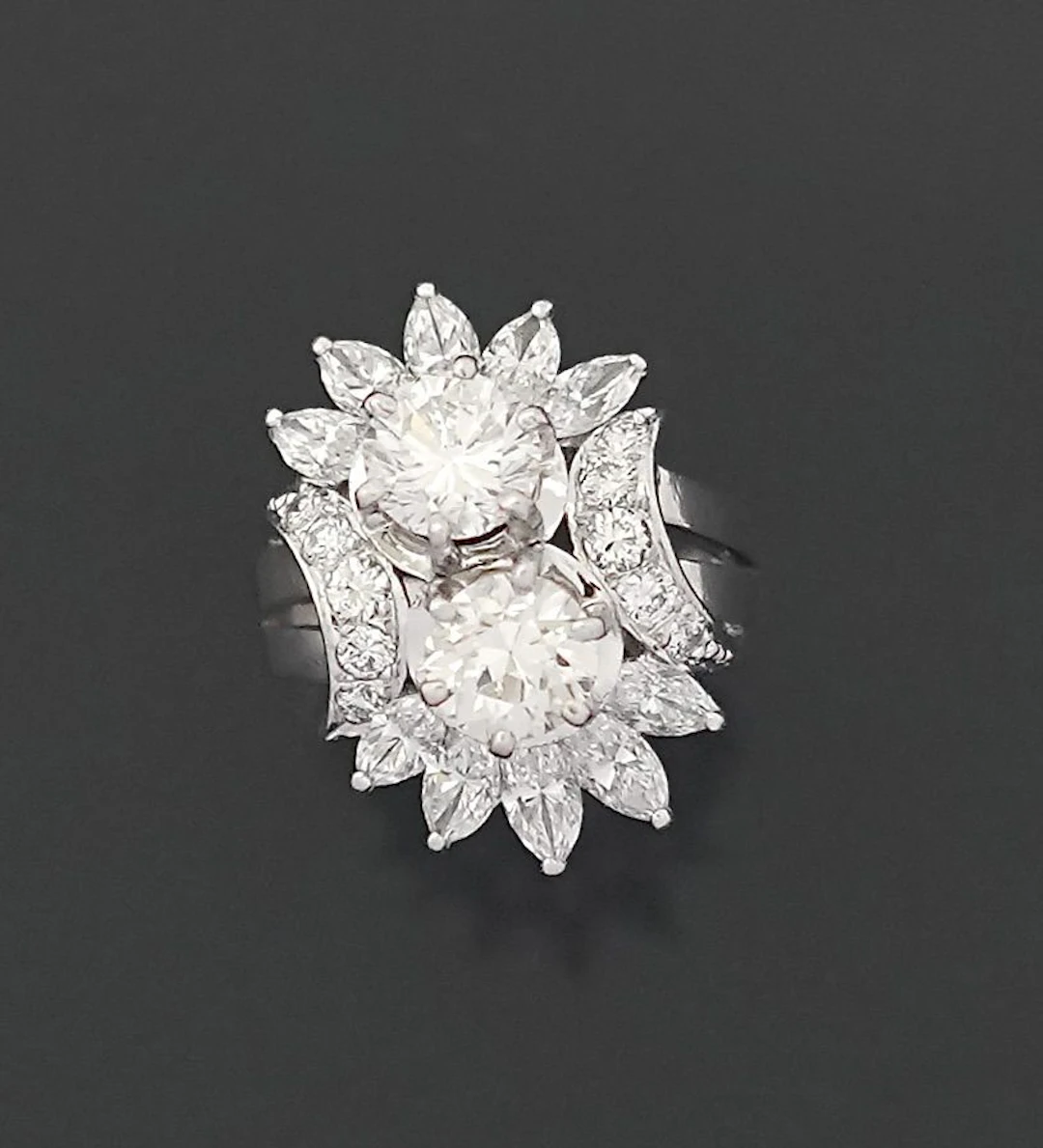 Asymmetrical "Toi et Moi" ring in 18K white gold (750 parts - Lot 274