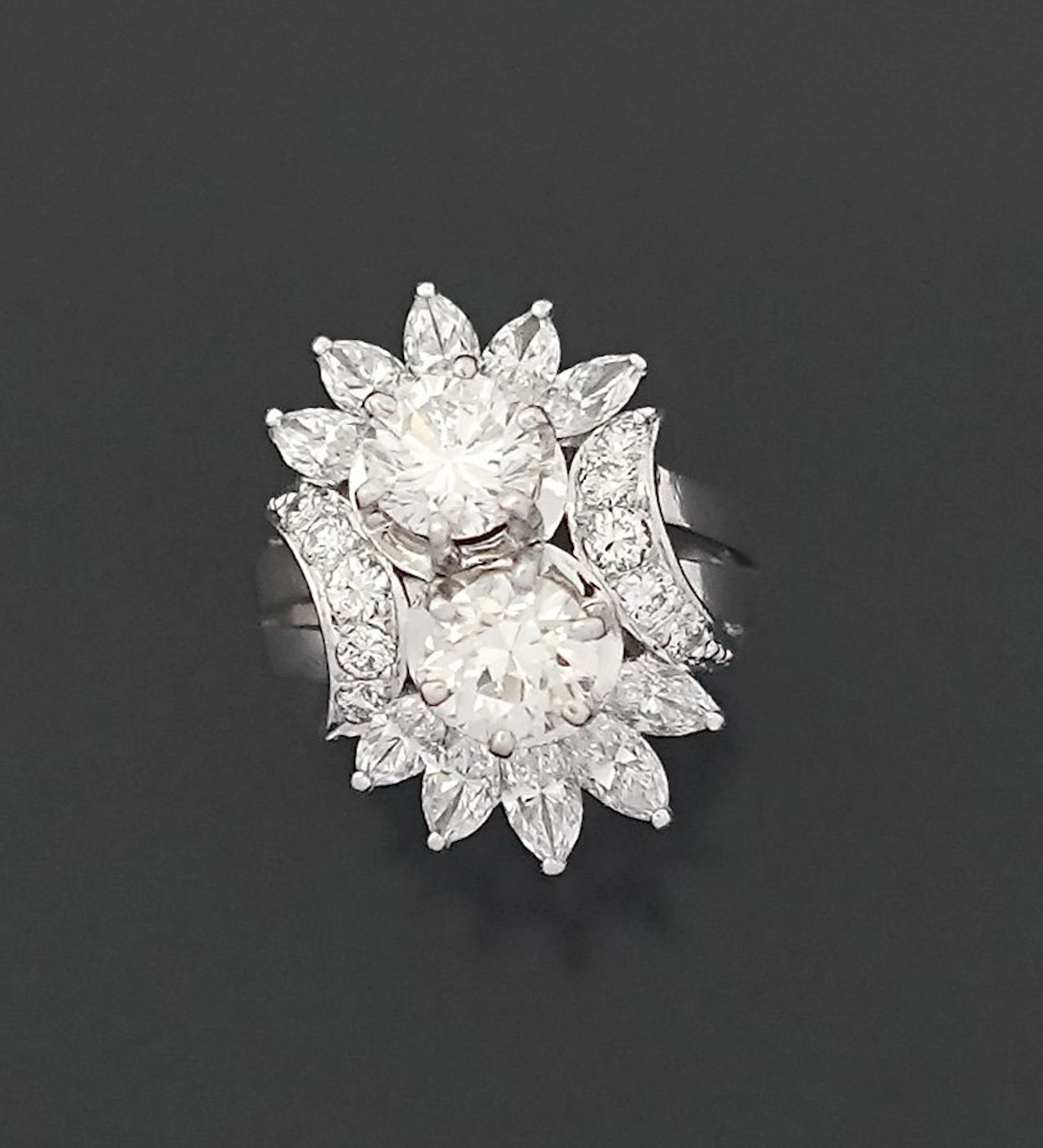 Asymmetrical "Toi et Moi" ring in 18K white gold (750 parts - Lot 274