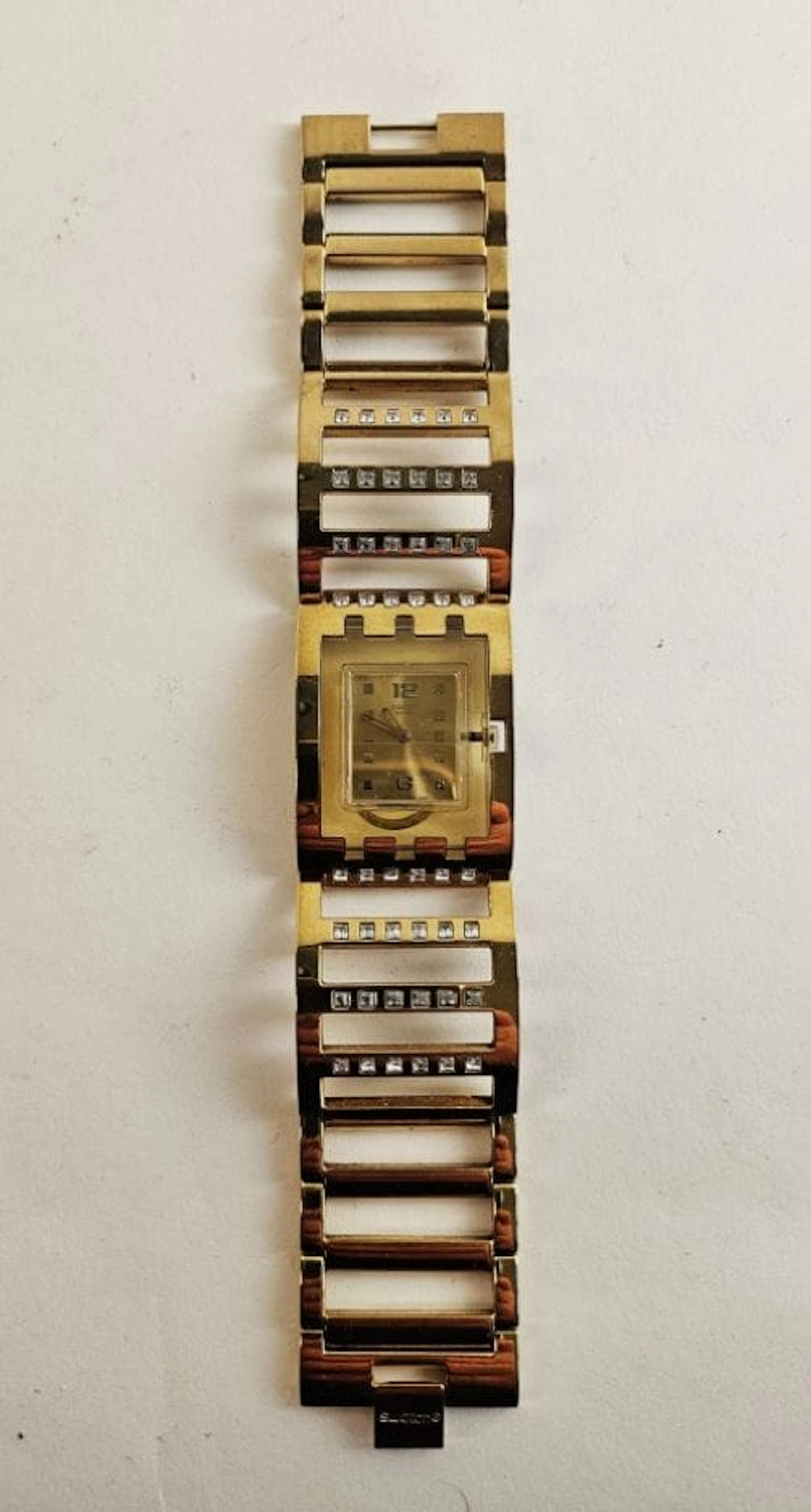 VINTAGE / Iconic SWATCH watch in rhinestone-encrusted gold-p - Lot 367