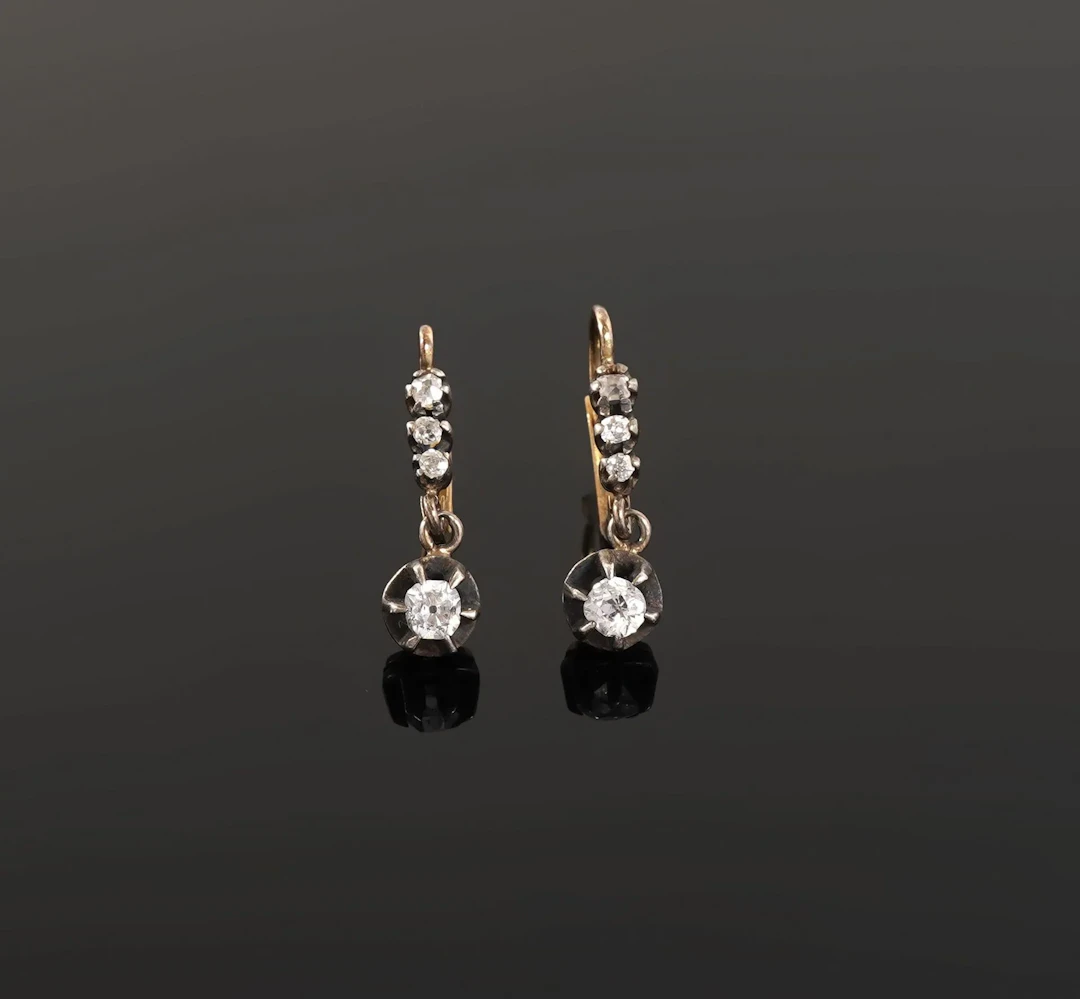 A pair of earrings in 18k gold (750 parts per thousand) and - Lot 250