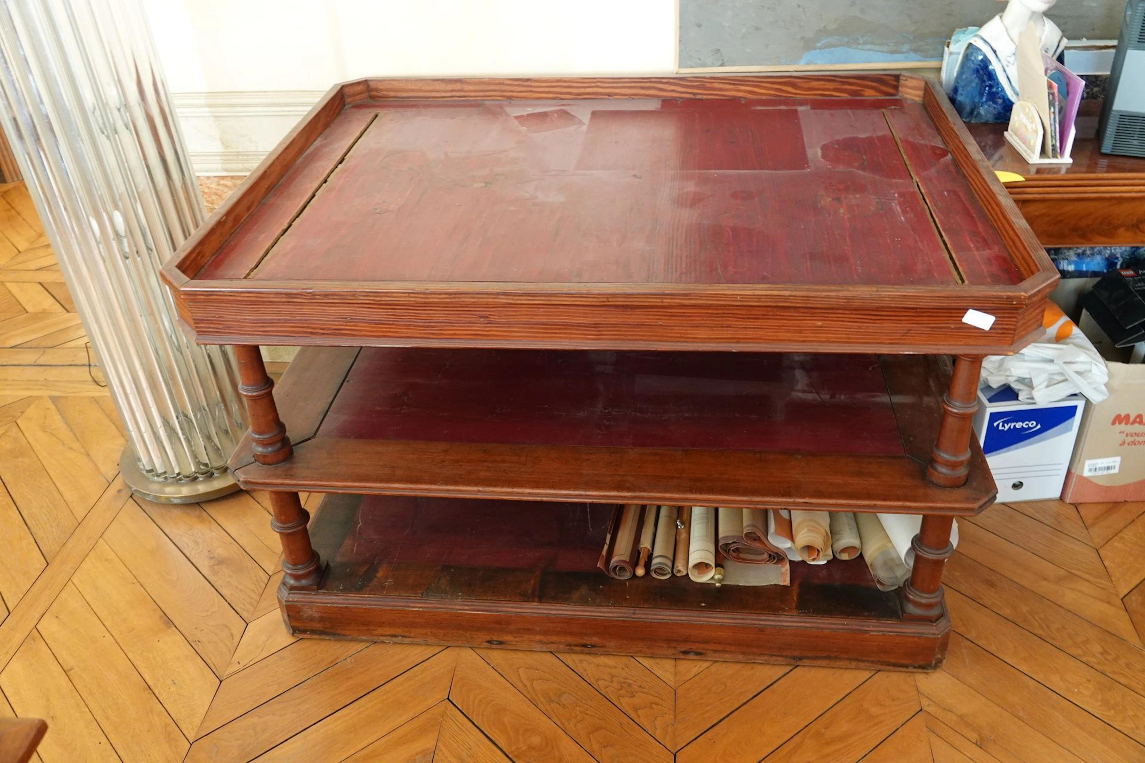 Pair of large side tables made of natural wood, featuring a - Lot 623