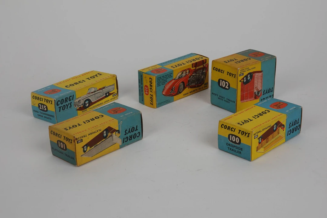 CORGI TOYS - ENGLAND (6) - Lot 51