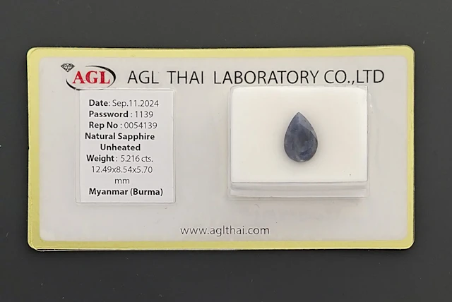 A 5.21-carat sapphire on paper. - Lot 318