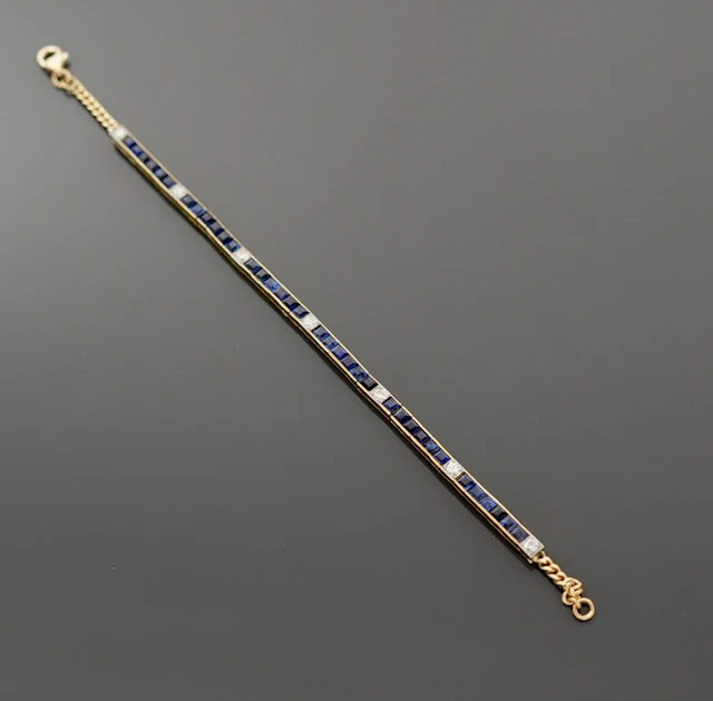 18k yellow gold (750) tennis bracelet set with calibrated sa - Lot 312