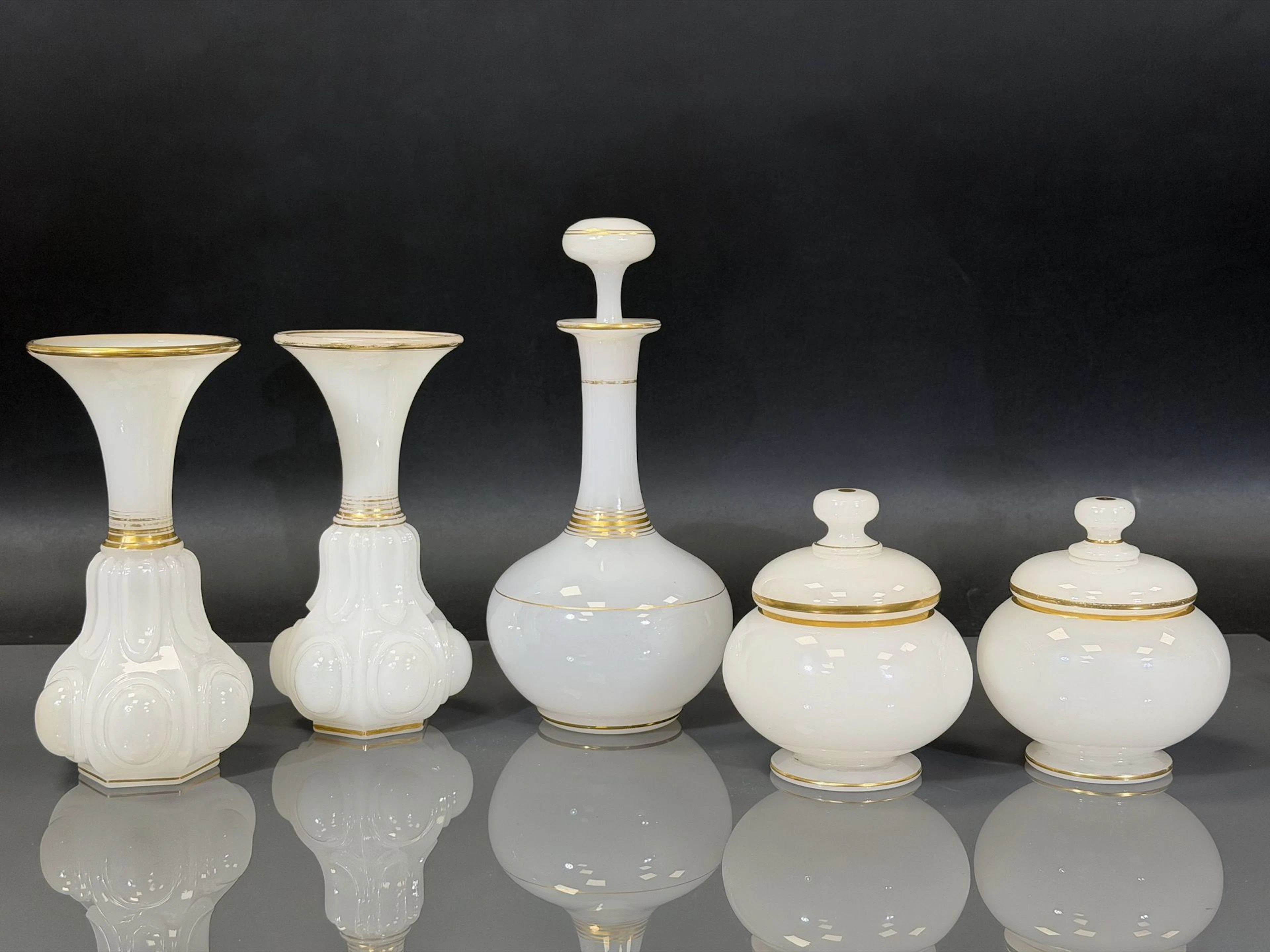 A 5-piece set of white opaline glass with gold trim, consist - Lot 326