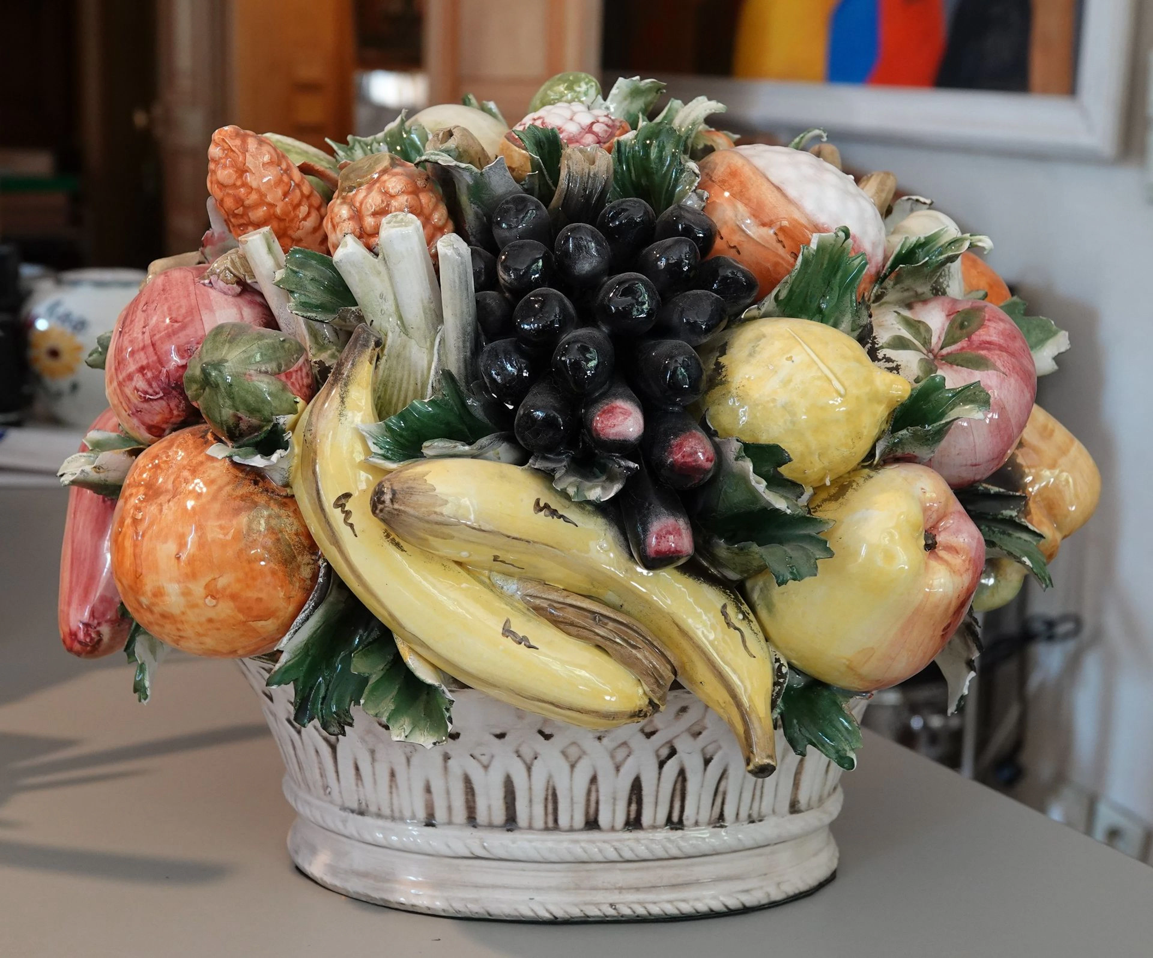 Decorative polychrome ceramic basket - Lot 598