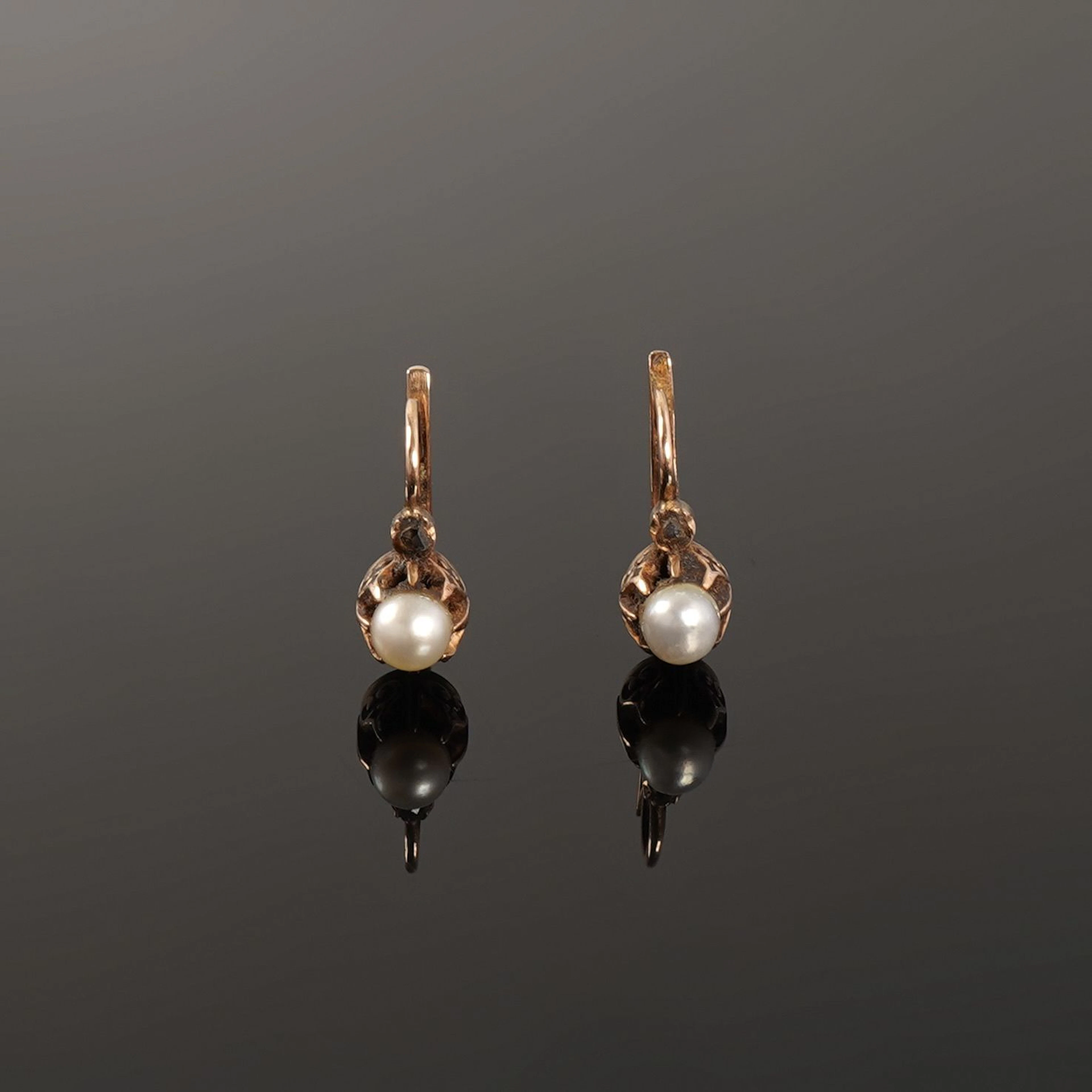 Pair of 18k yellow gold (750) hoop earrings adorned with a s - Lot 168