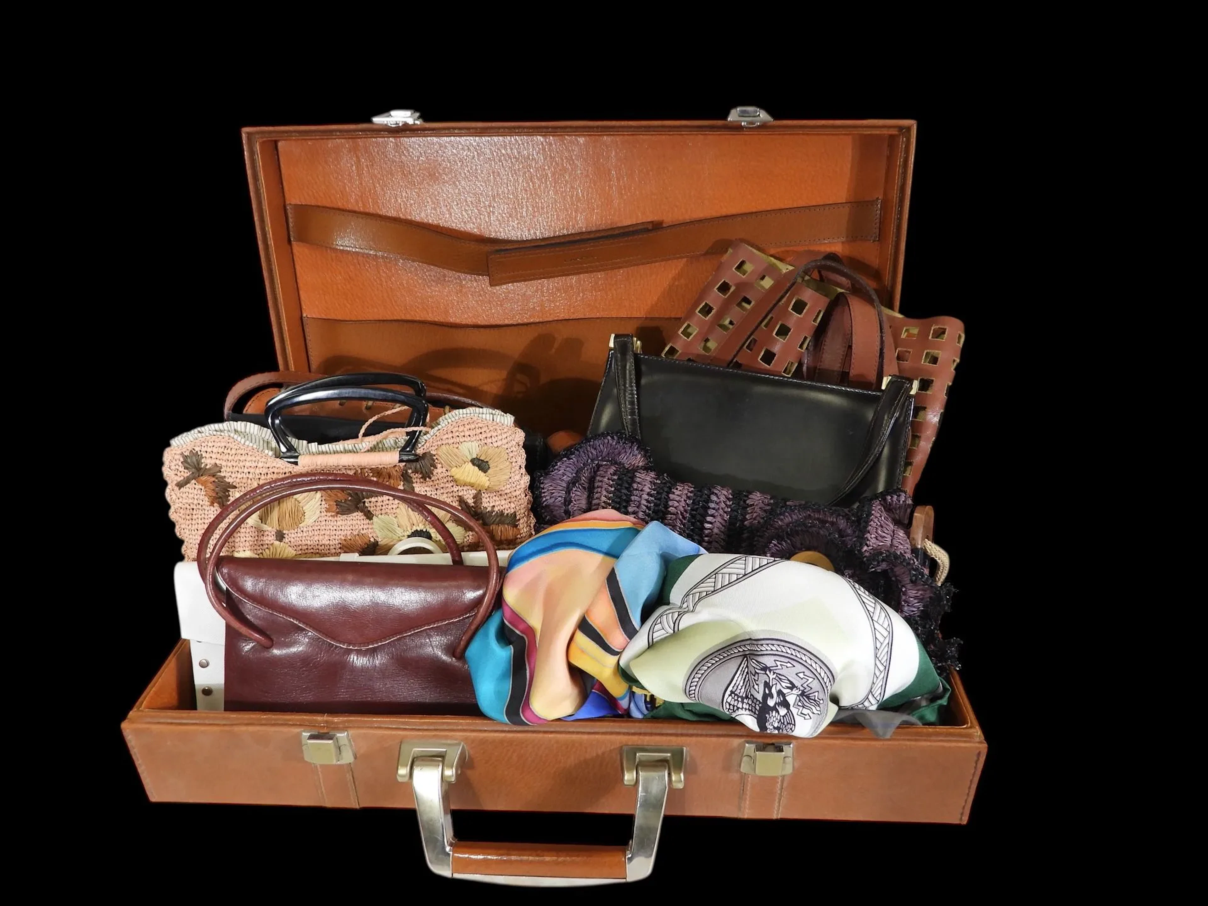 Set of fashion objects and accessories including fabric, lea - Lot 199