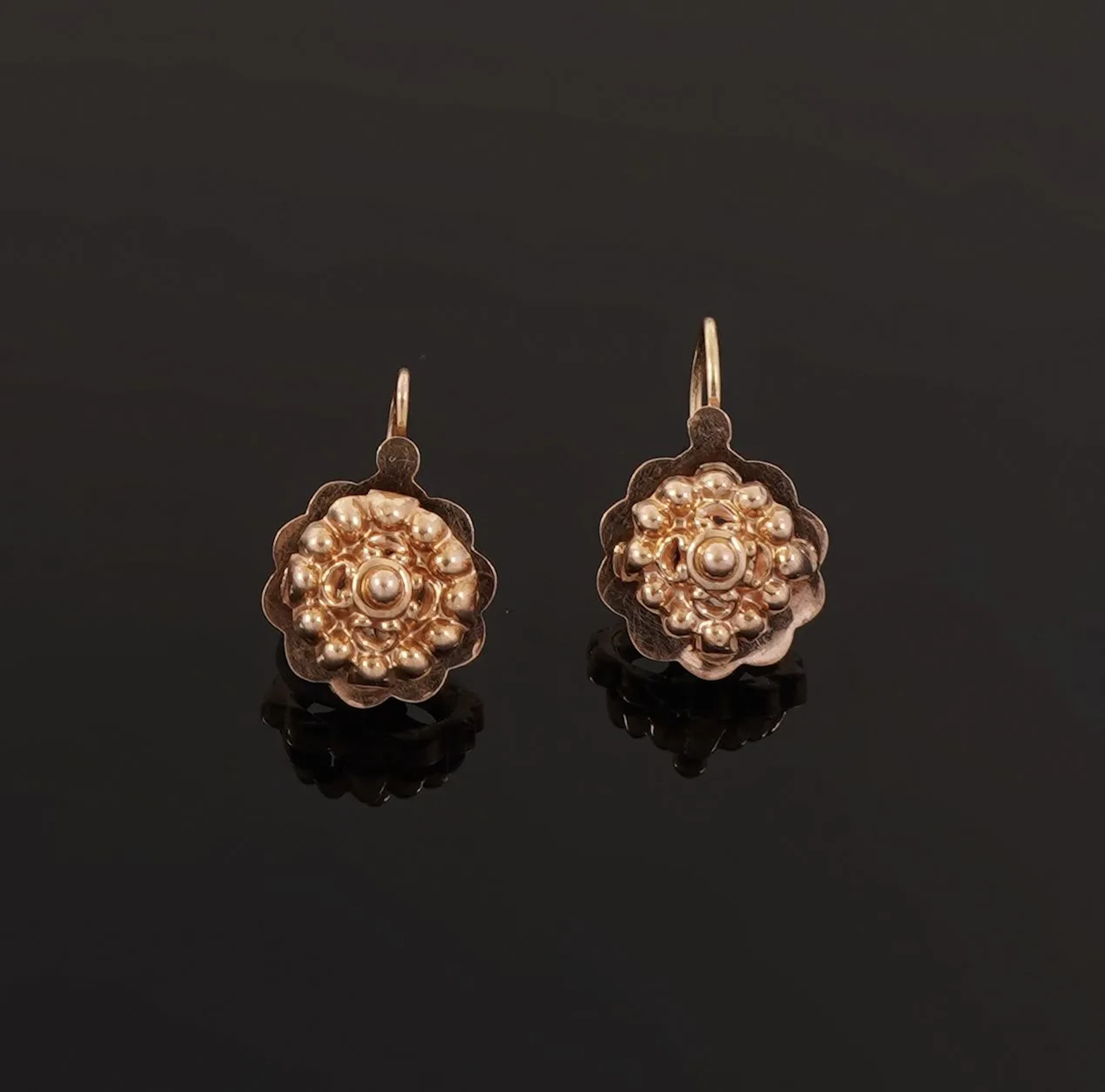 Pair of 18k rose gold (750) hoop earrings featuring a multi- - Lot 119