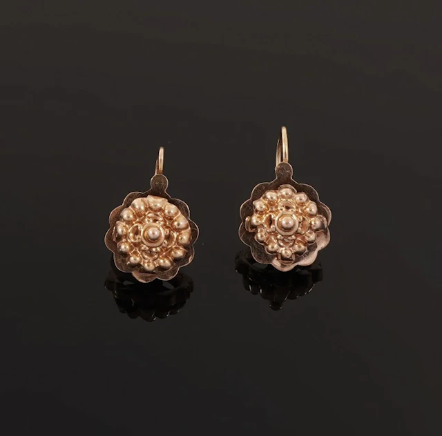 Pair of 18k rose gold (750) hoop earrings featuring a multi- - Lot 119