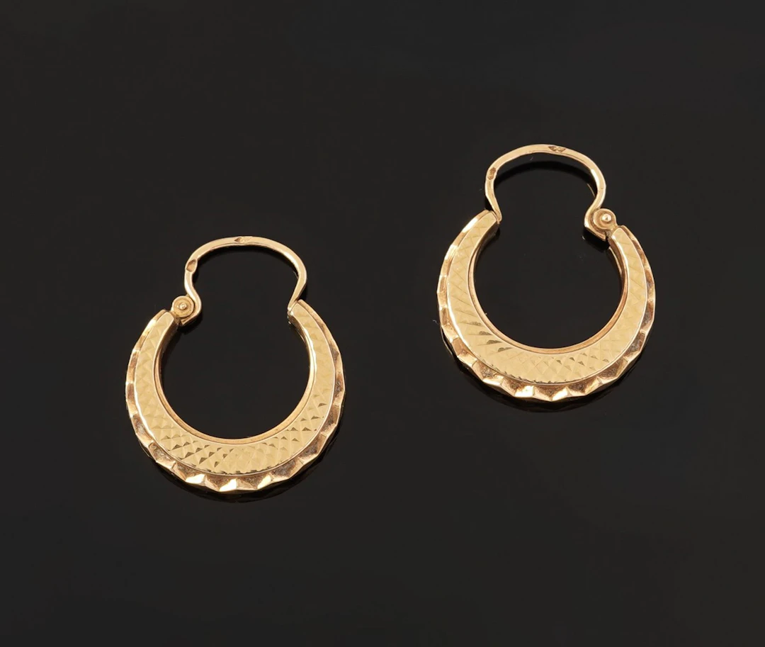 Pair of 18k yellow gold earrings (750 parts per thousand) wi - Lot 96
