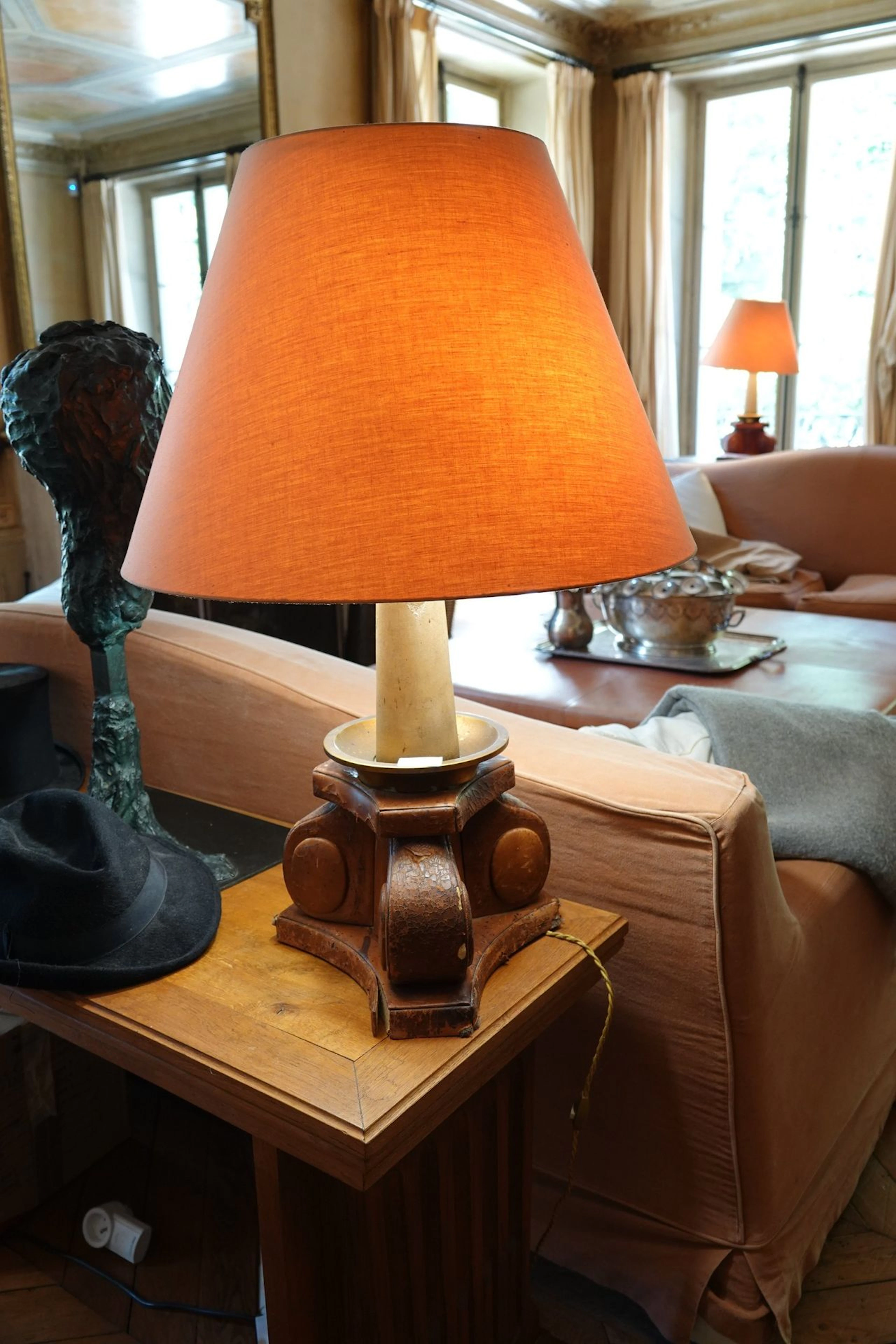 Pair of leather and red-lacquered wood lamps - Lot 600