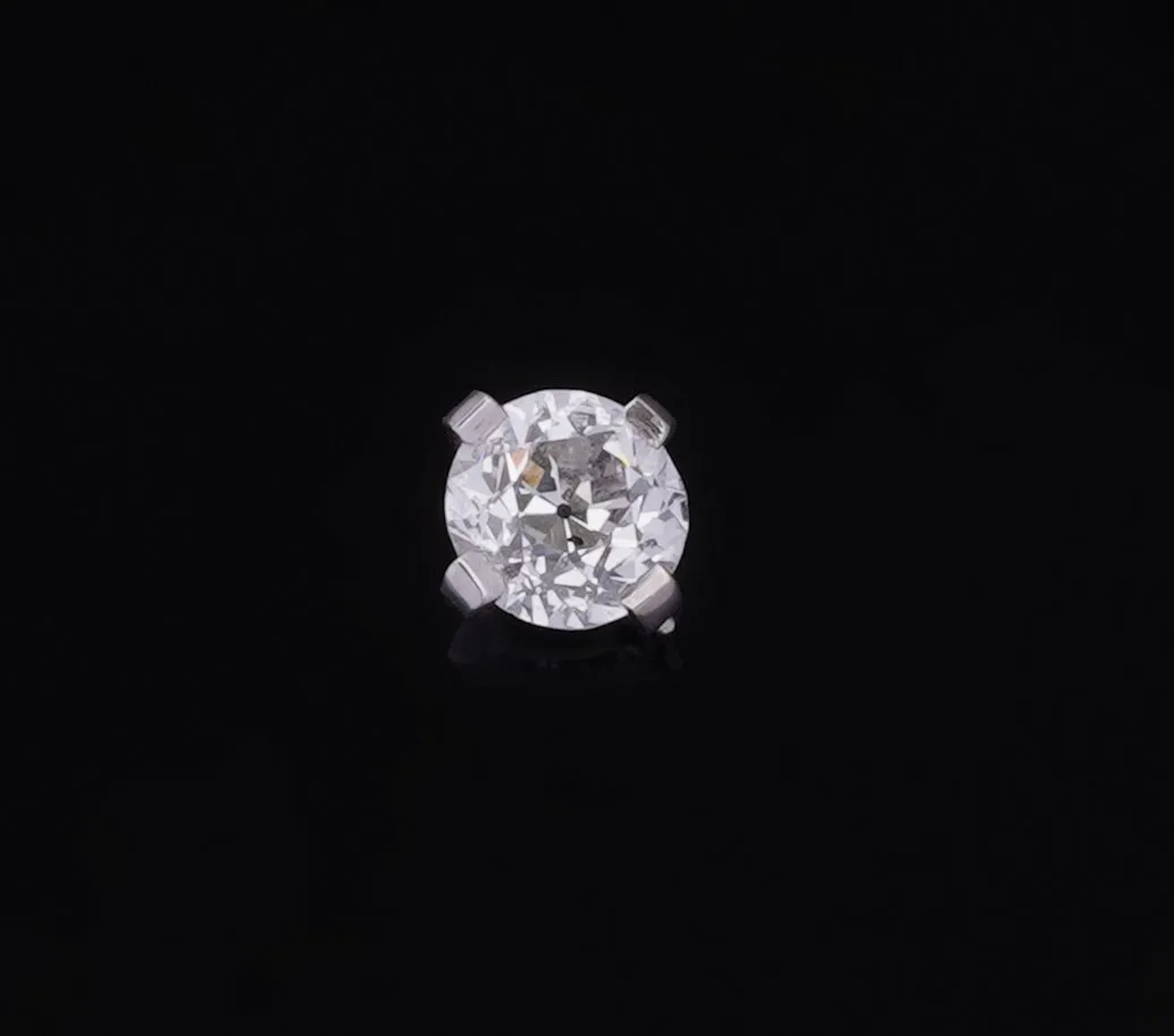 An old European cut diamond weighing approximately 1.74 cara - Lot 226