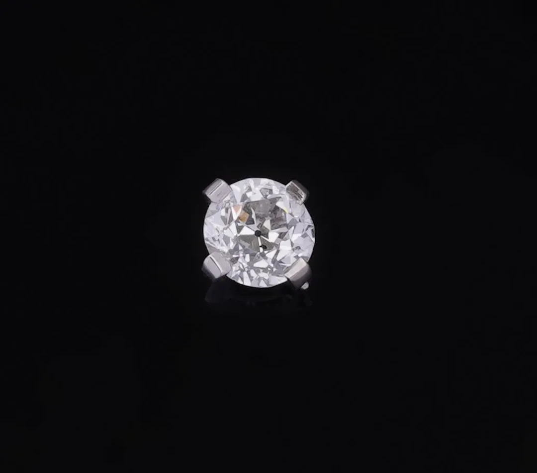 An old European cut diamond weighing approximately 1.74 cara - Lot 226