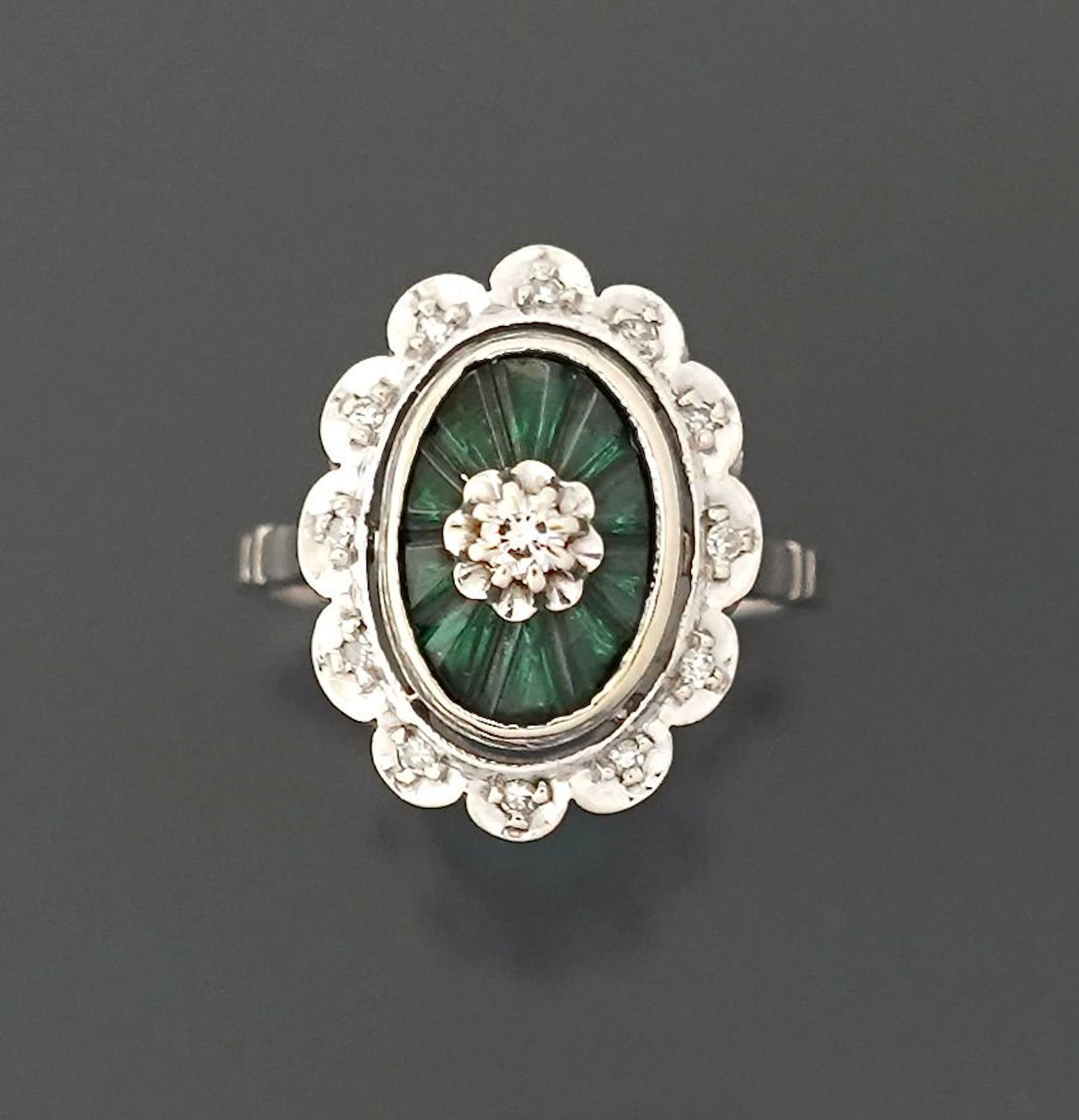 Delicate 18K white gold ring (750 parts per thousand) in the - Lot 166