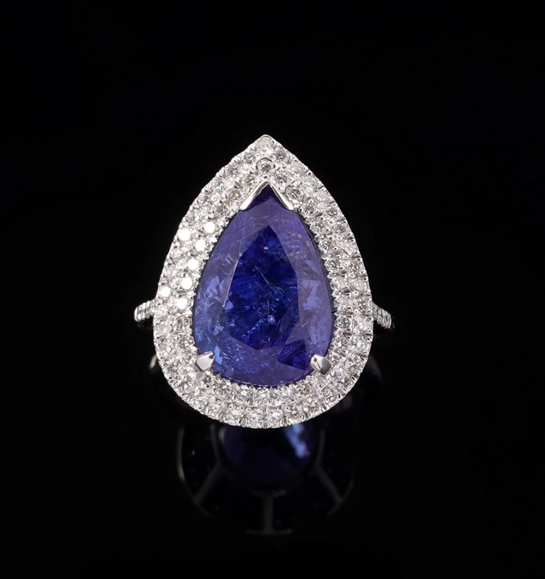An 18k white gold ring (750 parts per thousand) set with a l - Lot 198