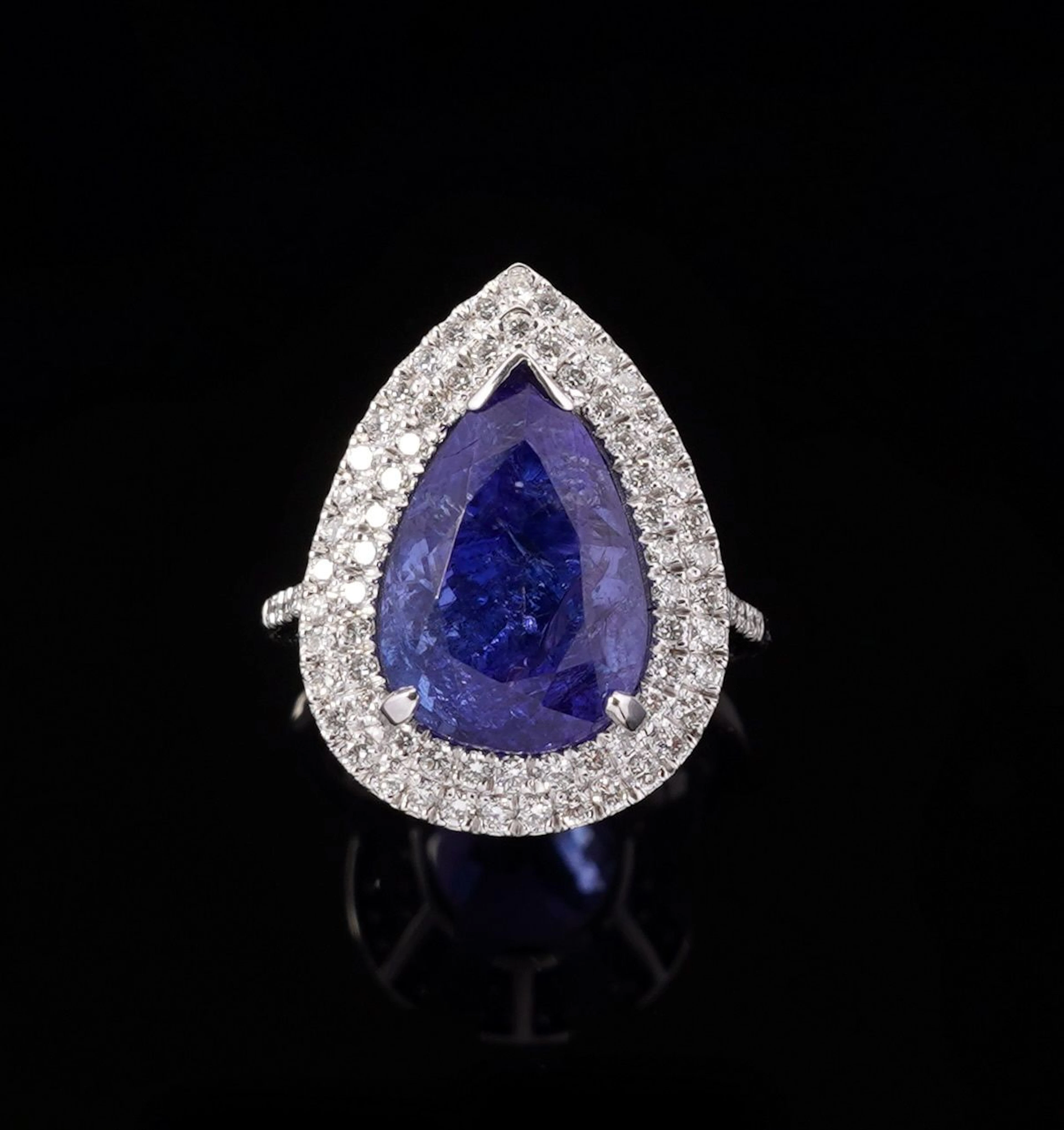 An 18k white gold ring (750 parts per thousand) set with a l - Lot 198