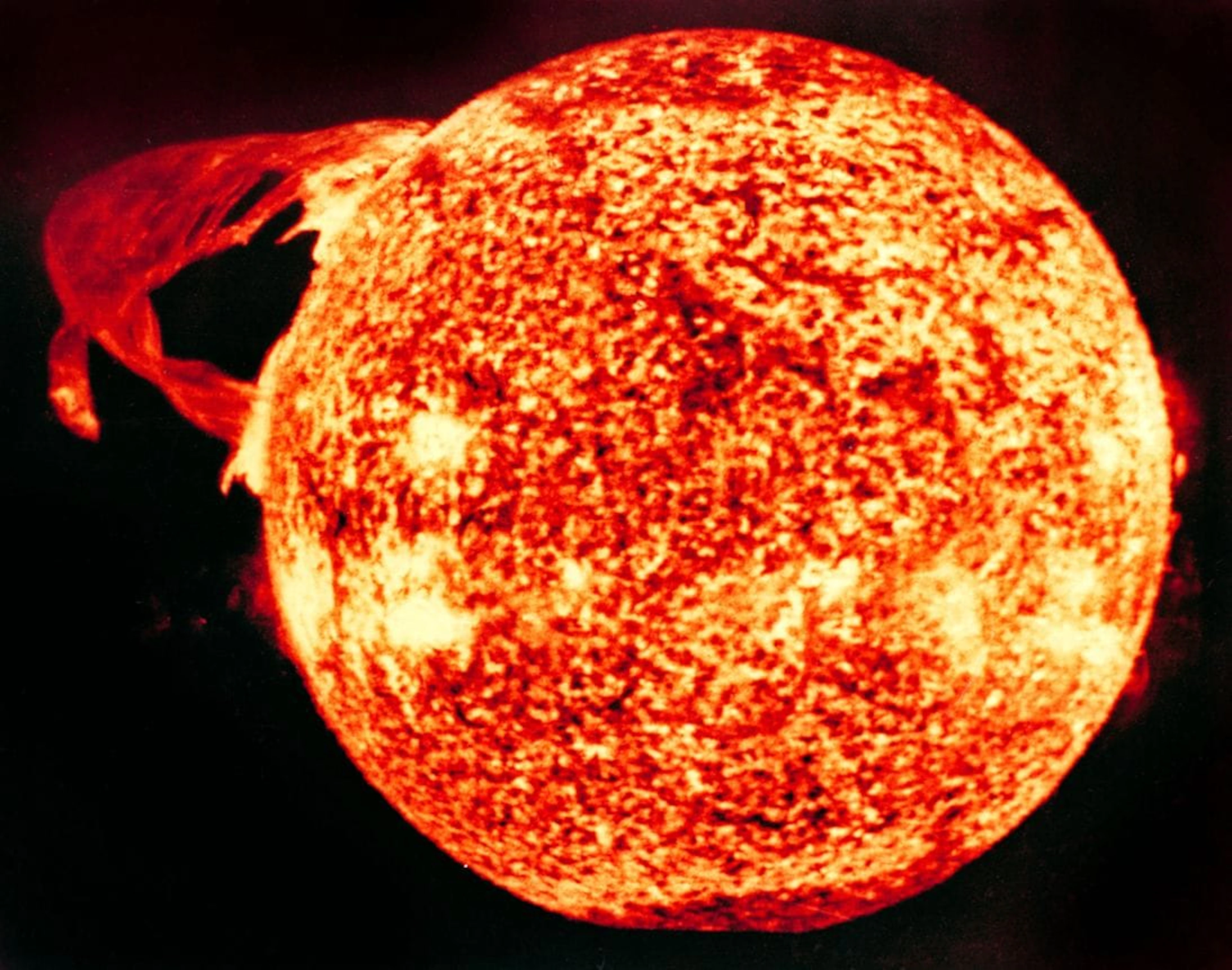 Nasa. LARGE FORMAT. An impressive and rare view of a solar f - Lot 75