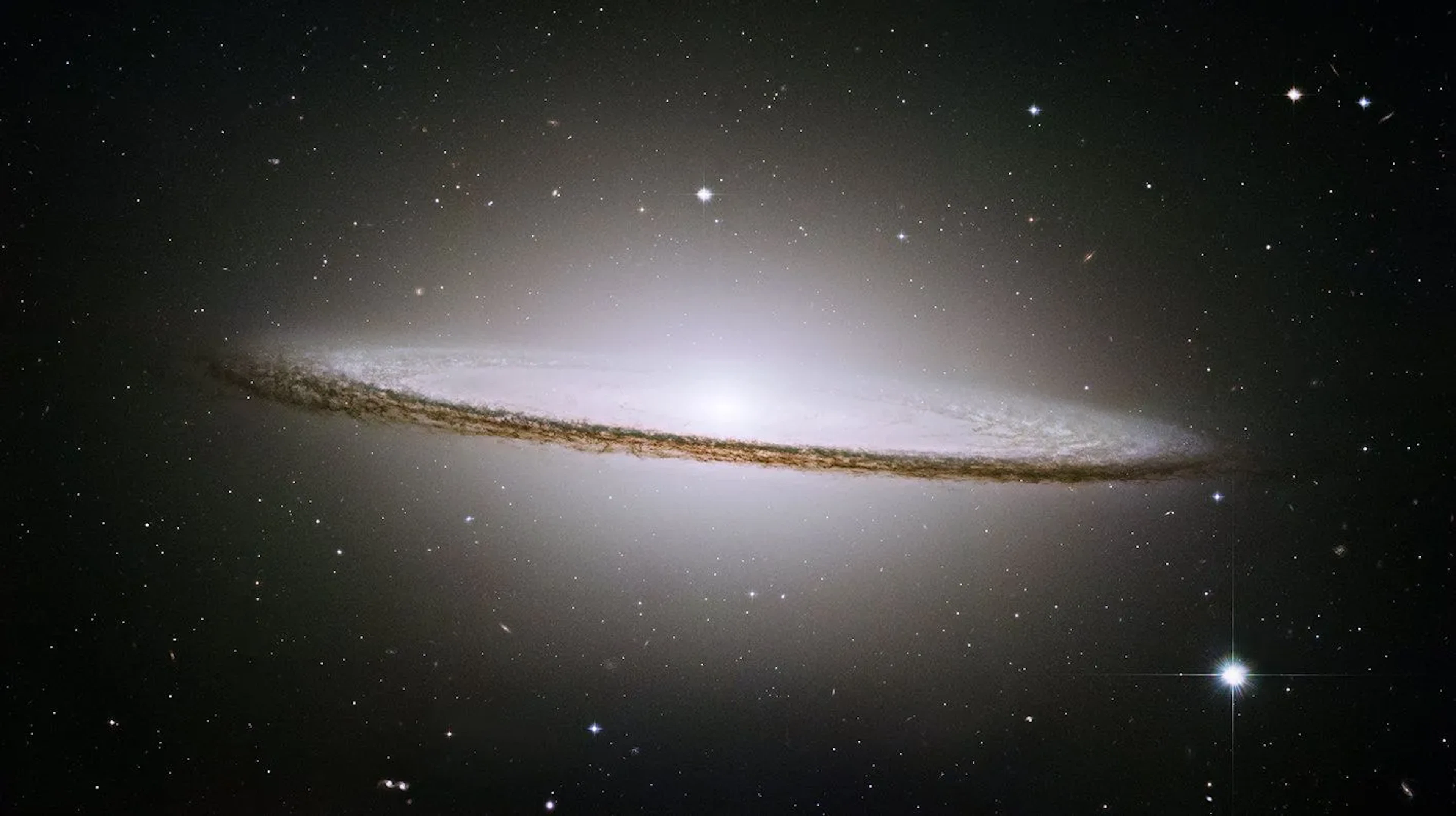 Nasa. LARGE FORMAT. HUBBLE telescope. This composite view fr - Lot 266