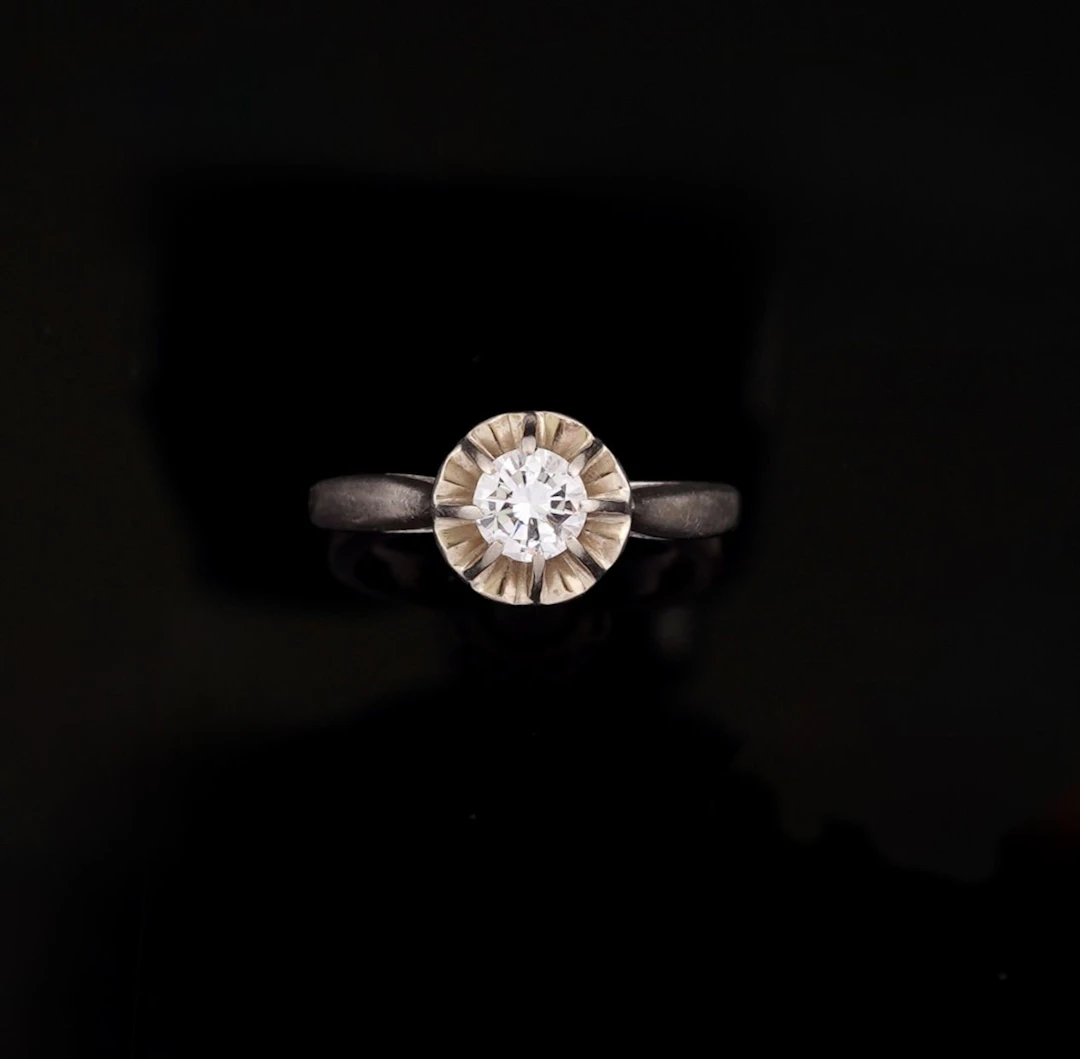 An 18k gold solitaire ring (750 parts per thousand) set with - Lot 230
