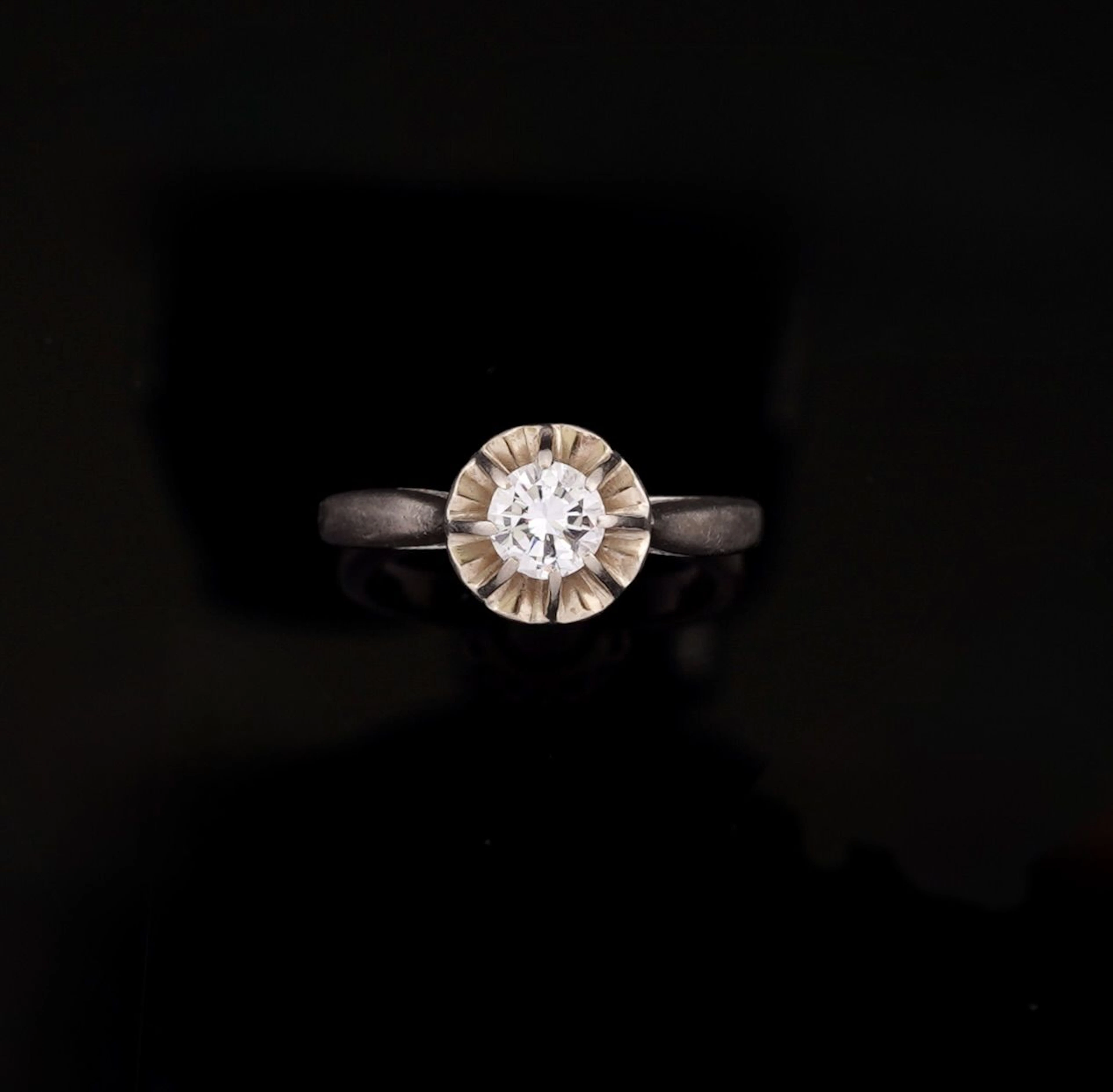 An 18k gold solitaire ring (750 parts per thousand) set with - Lot 230