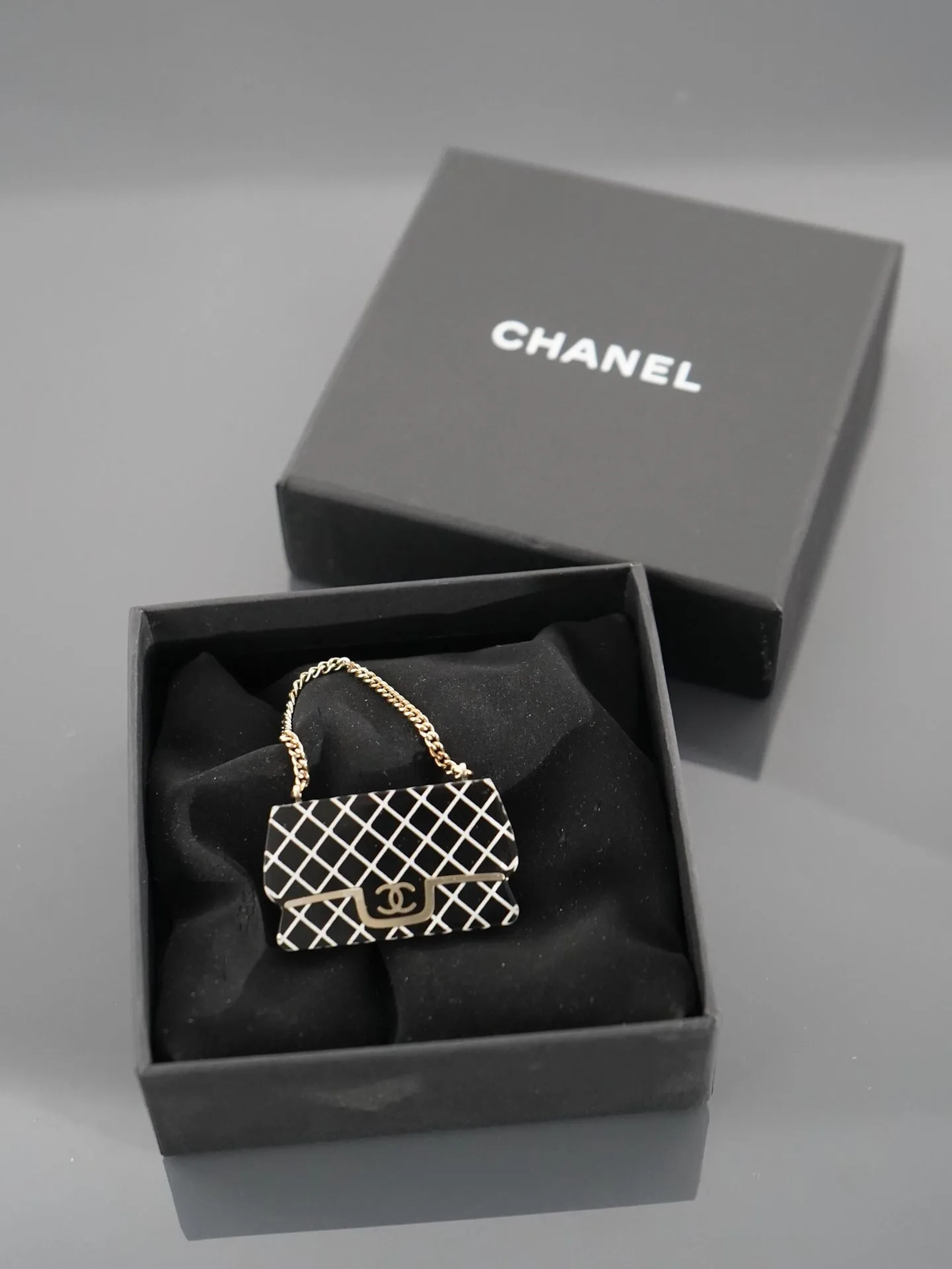 CHANEL - Lot 41