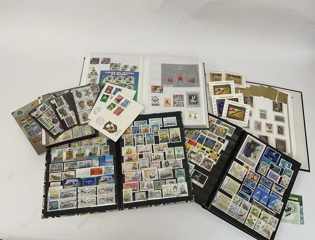 Set of six gold stamps from Yemen. - Lot 78