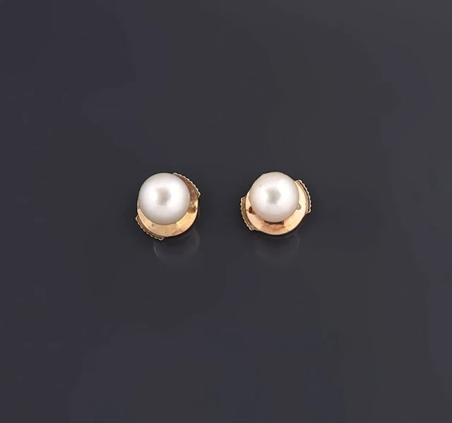 Pair of 18k yellow gold (750) stud earrings set with culture - Lot 191