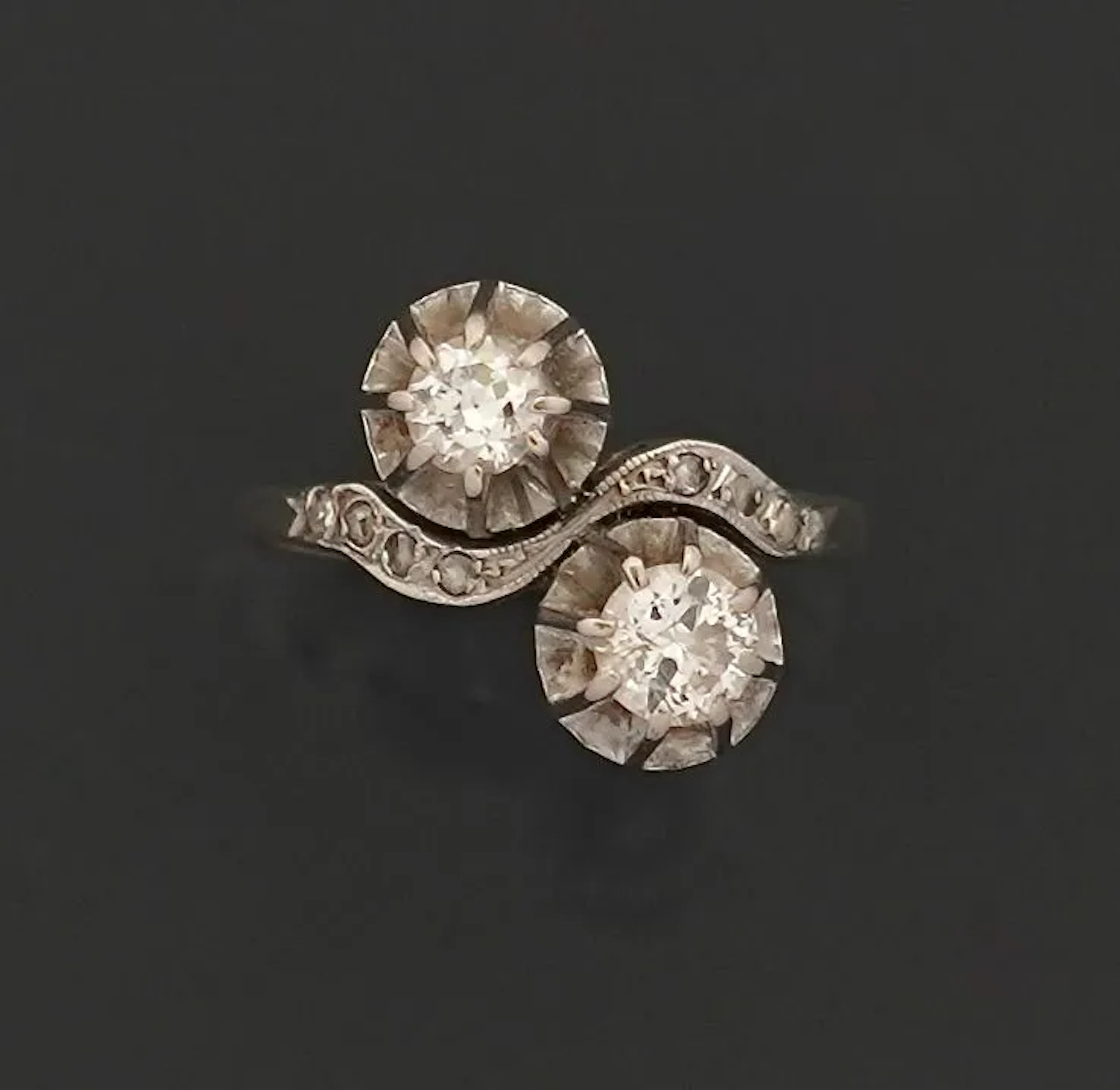 Toi et Moi ring in 18K white gold 750 thousandths, set with - Lot 268