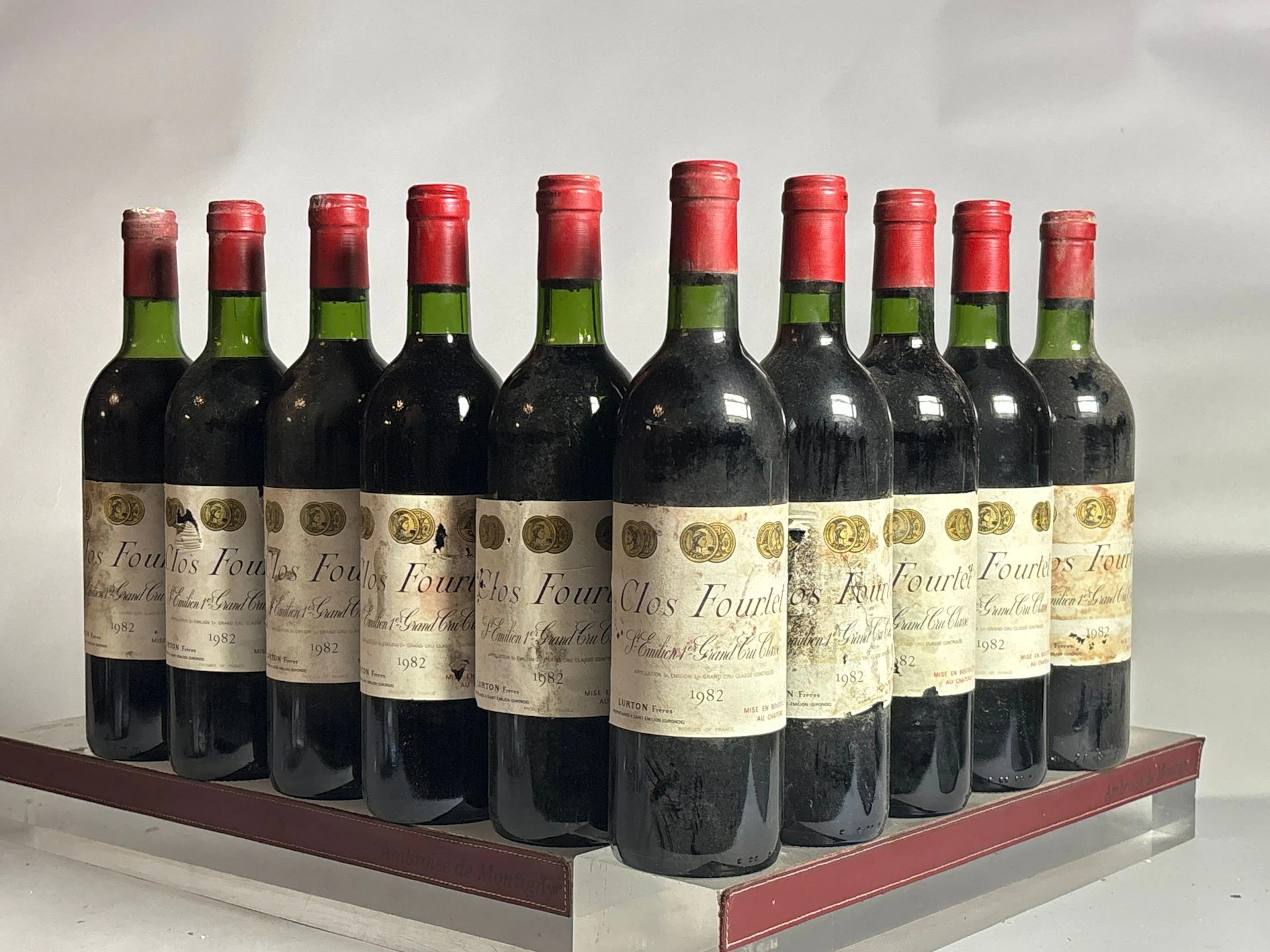 10 Bottles CLOS FOURTET 1982 - 1er GCC Saint-Émilion - Lot 37