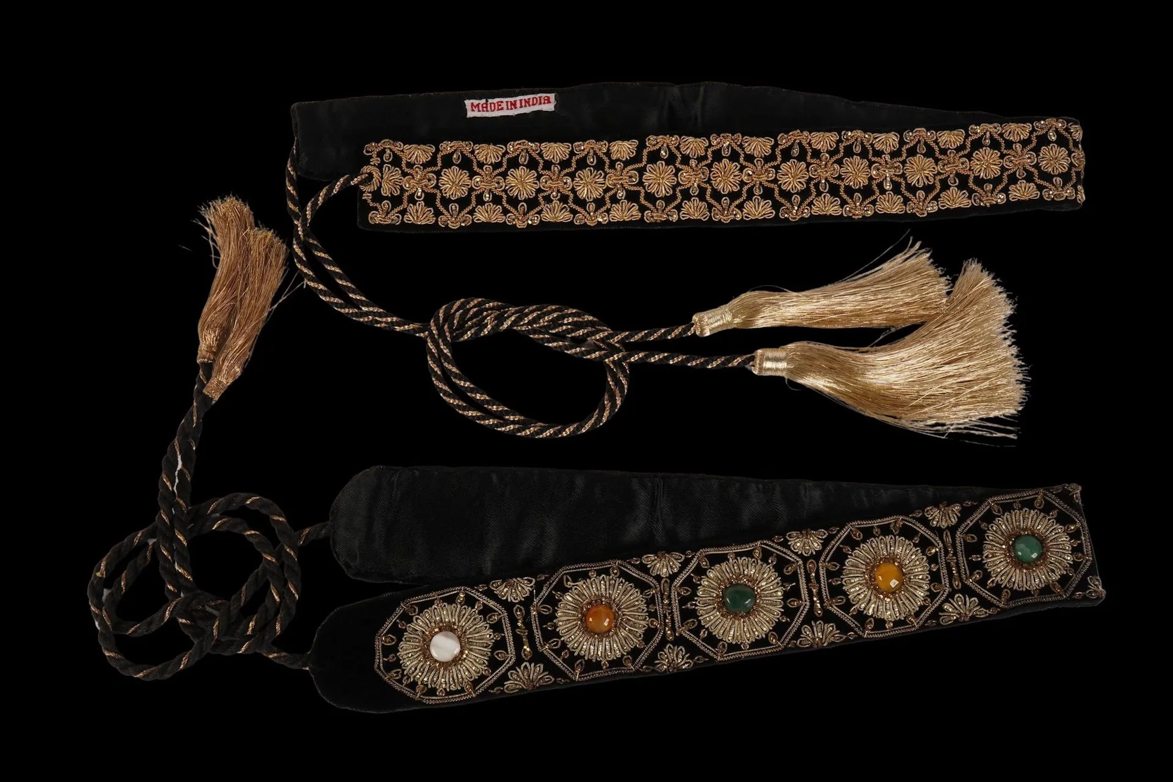Set of two velvet belts embroidered with gold thread in the - Lot 42