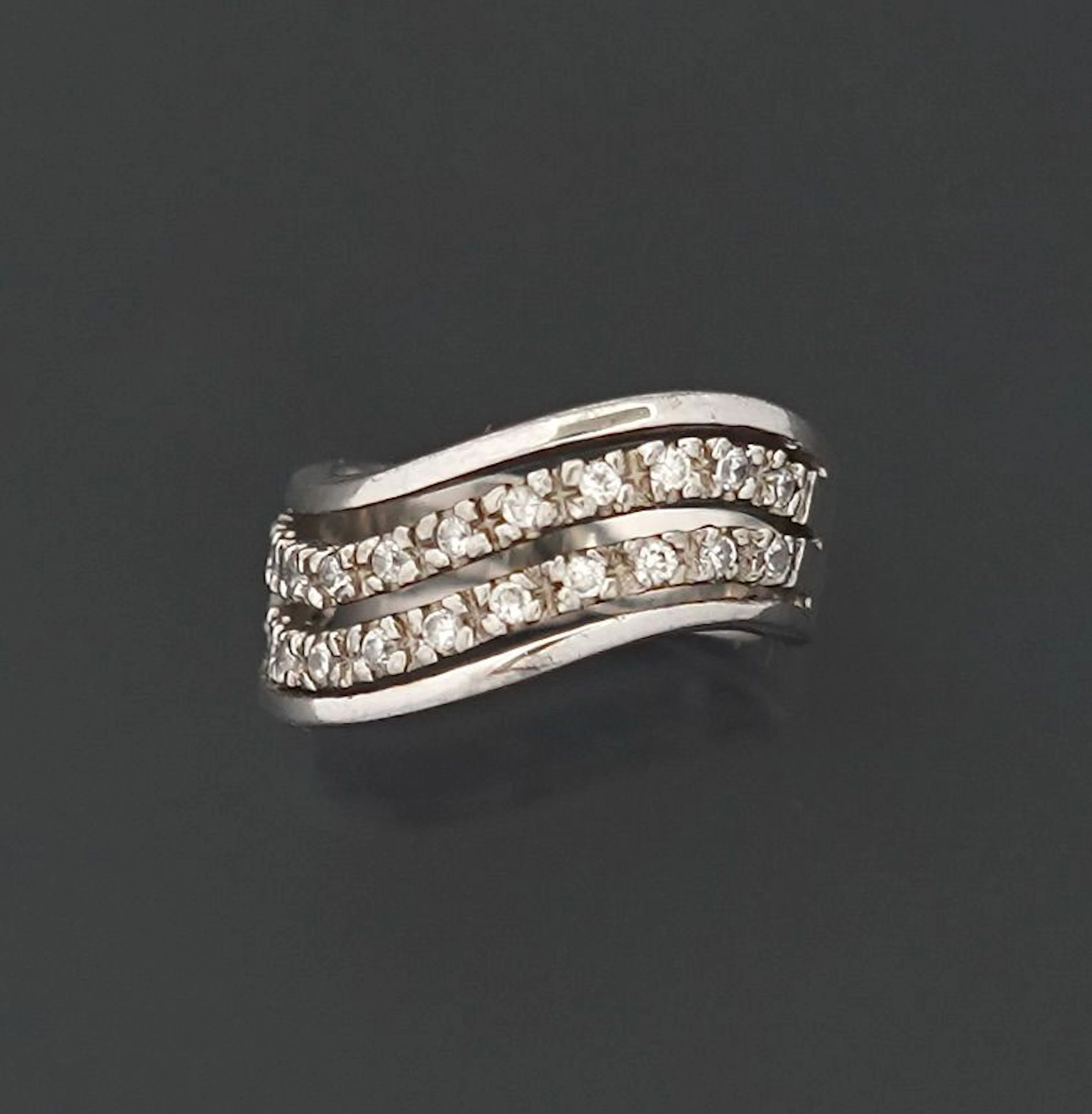925-millimeter silver ring with two rows of white stones. - Lot 75