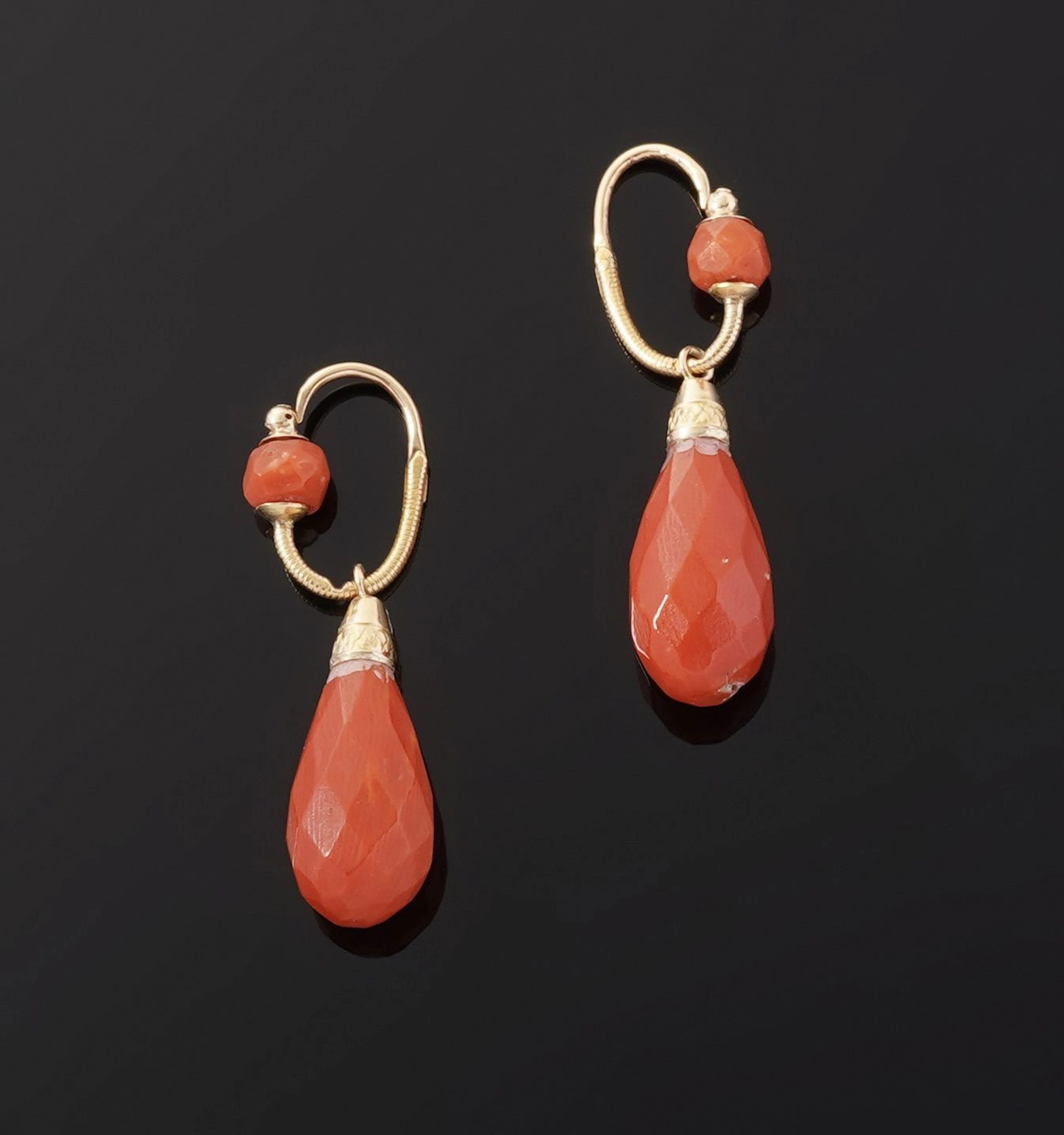 Pair of 18K yellow gold 750 thousandths earrings with twiste - Lot 83