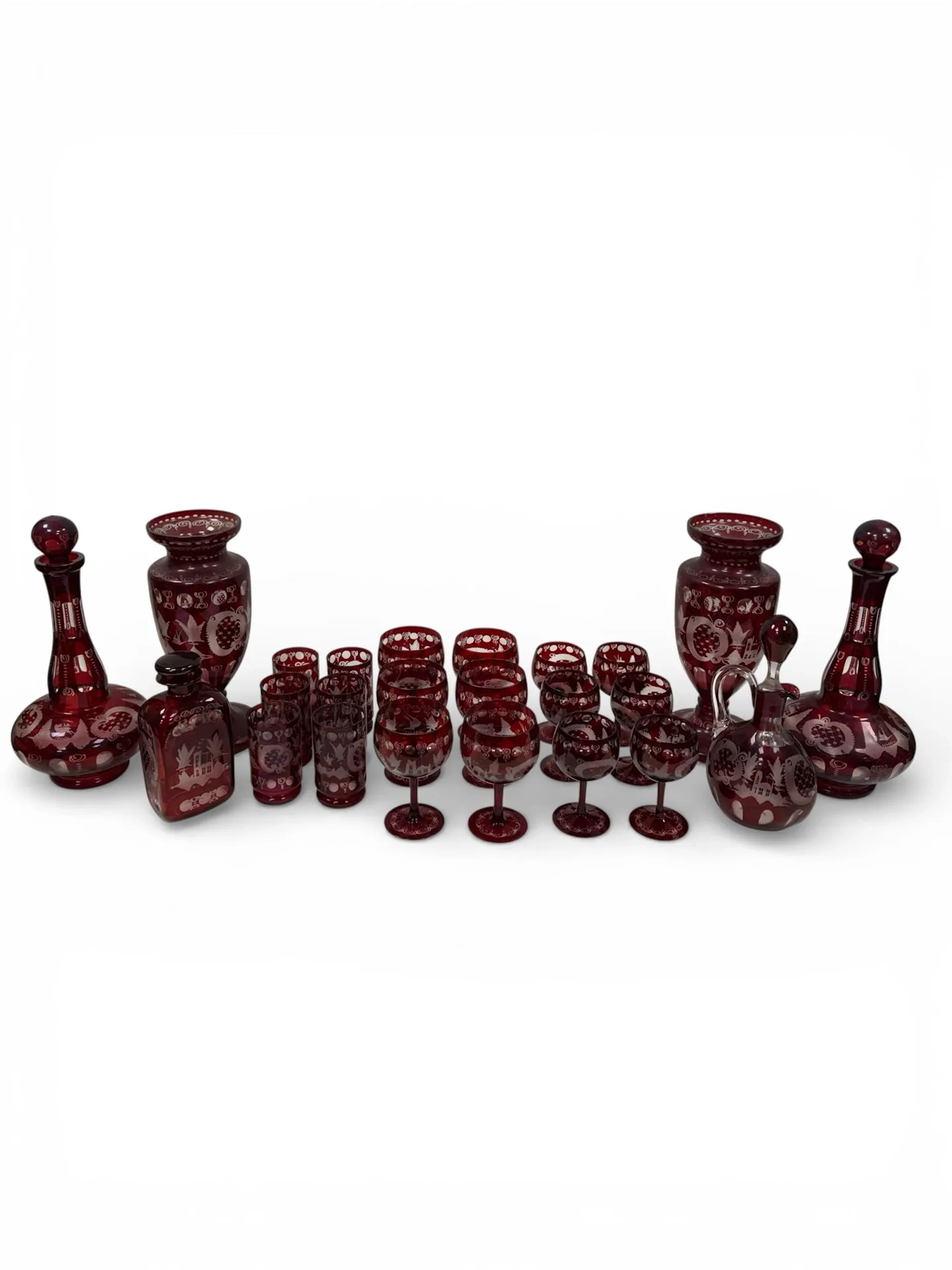 Important Bohemian cut crystal service decorated with landsc - Lot 405